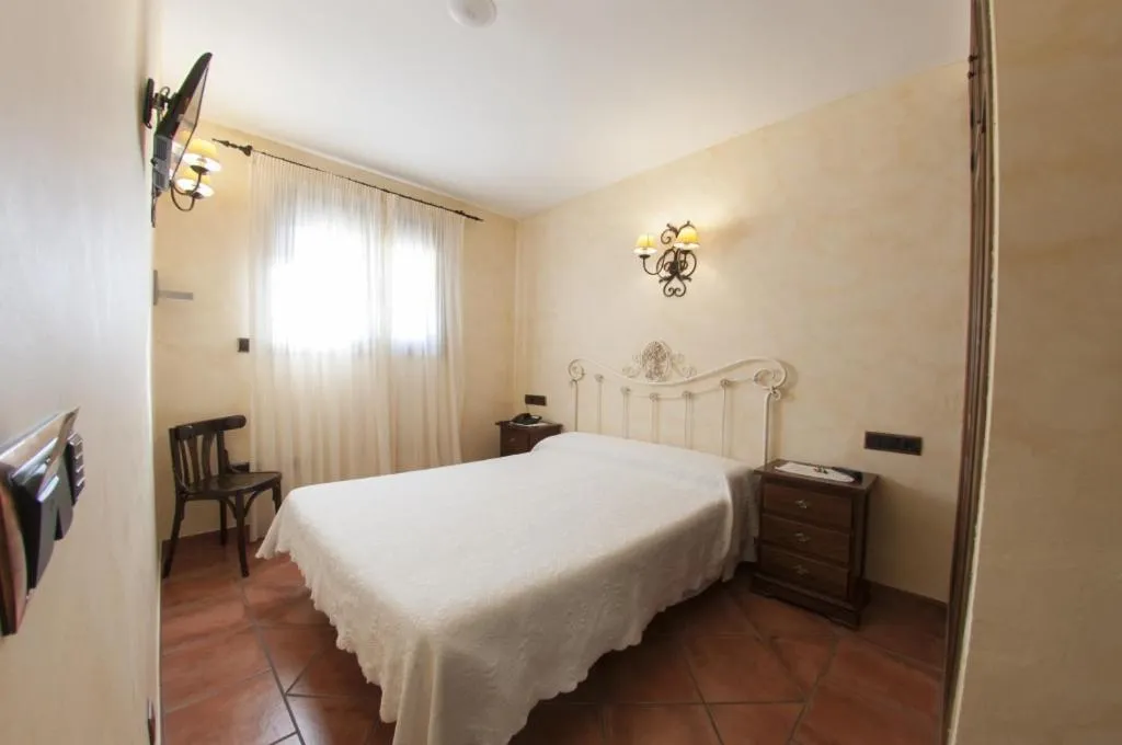 Bedroom, Bed in Hostal Rural Los Telares