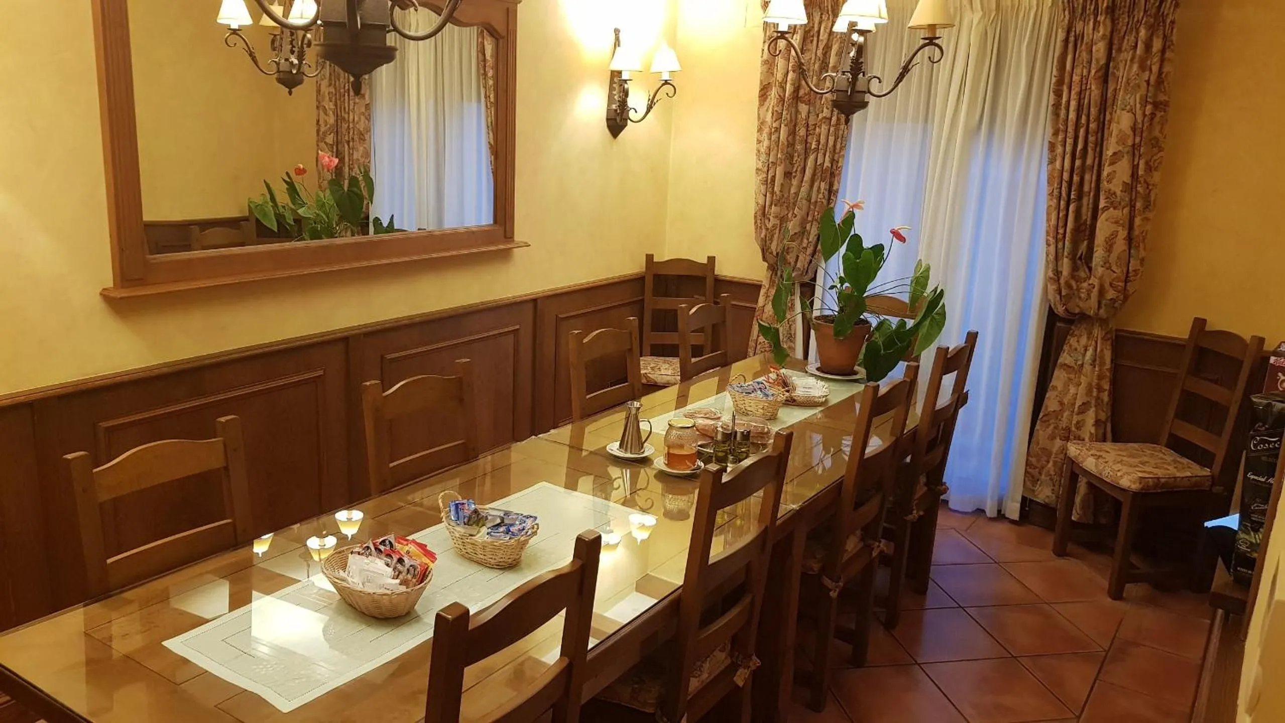 Restaurant/places to eat in Hostal Rural Los Telares