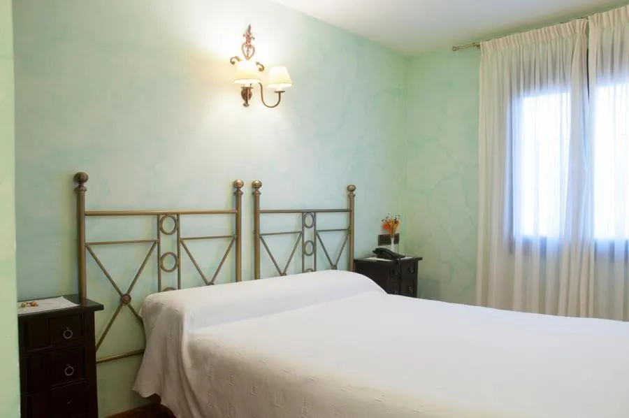 Bedroom, Bed in Hostal Rural Los Telares