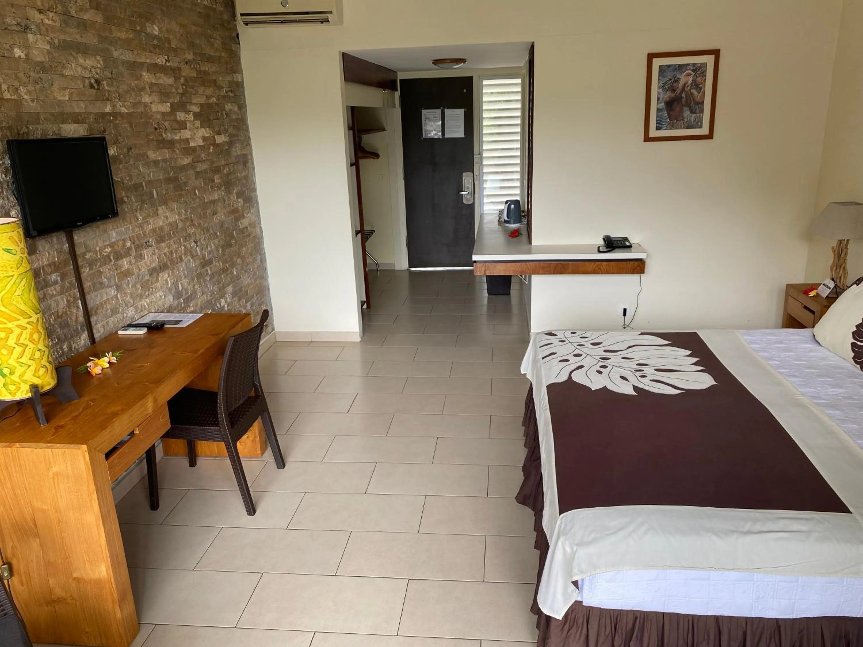 Photo of the whole room, Bed in Royal Tahitien