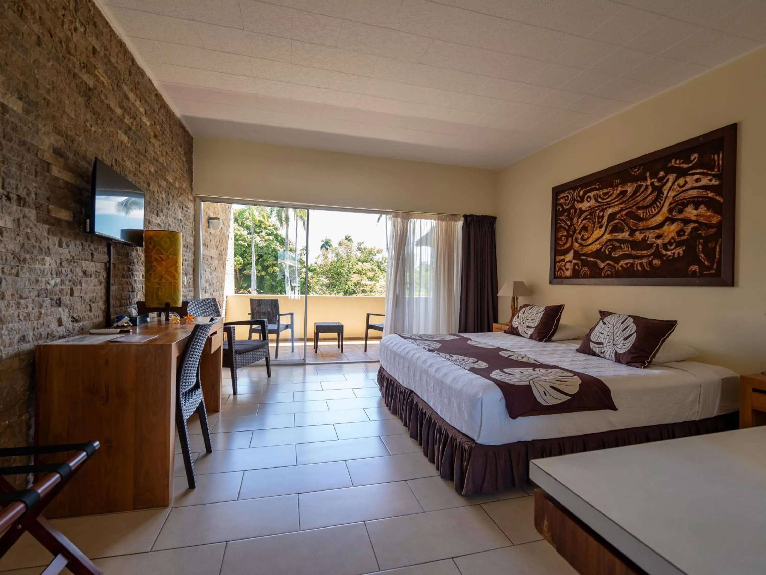 Photo of the whole room, Bed in Royal Tahitien