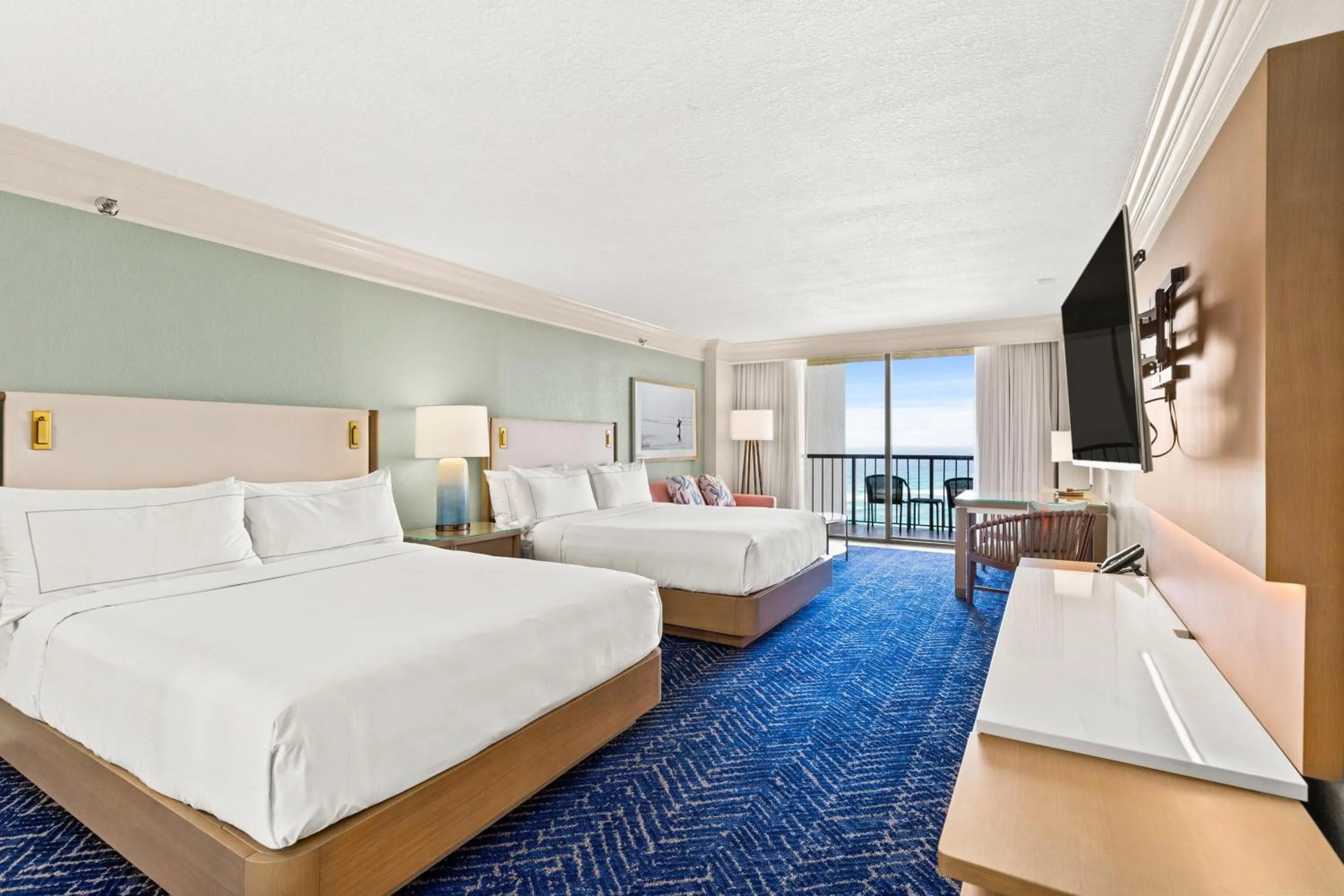 Living room, Bed in Hilton Sandestin Beach Golf Resort & Spa