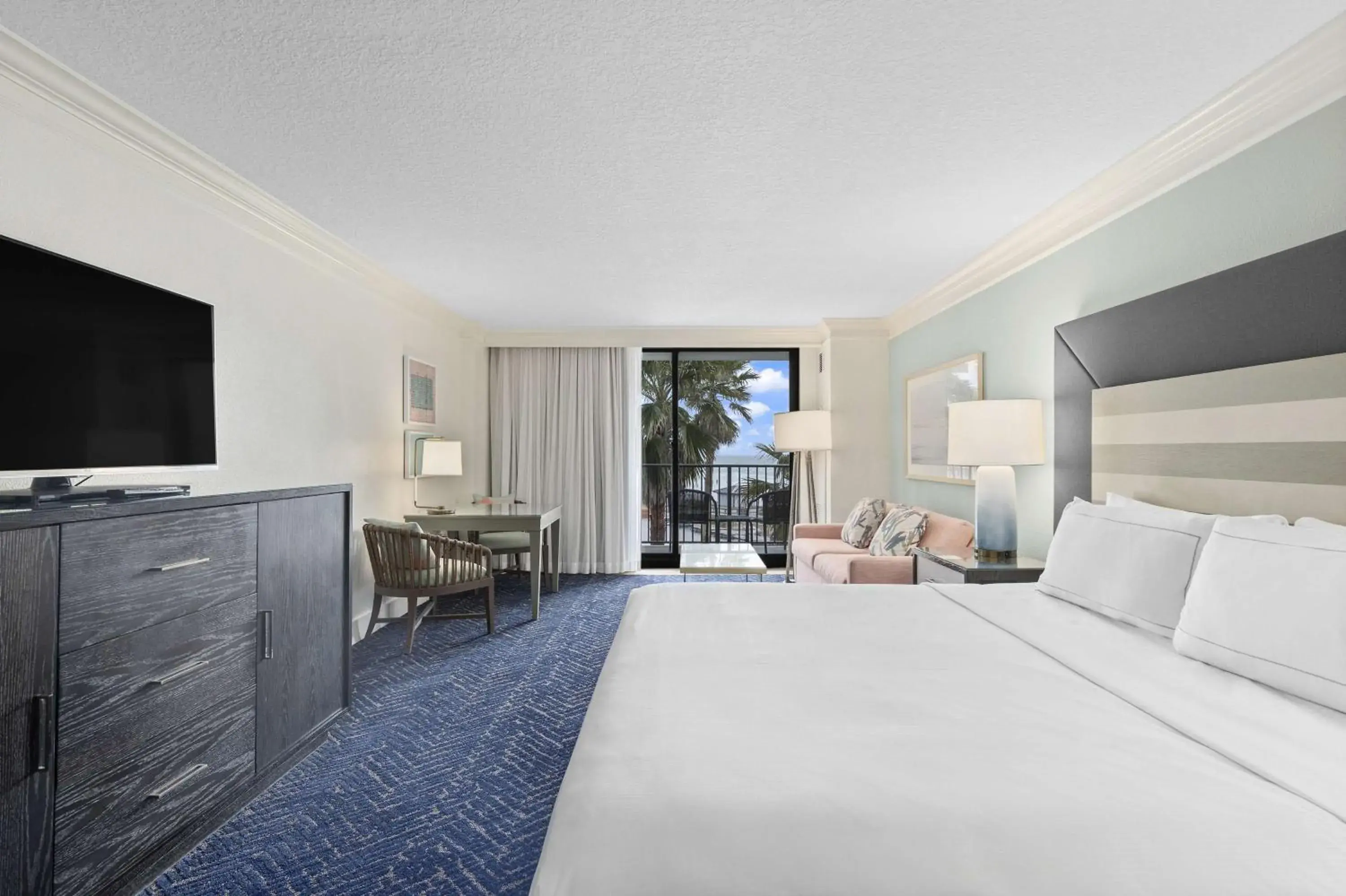 King Room with Bath Tub - Mobility and Hearing Accessible in Hilton Sandestin Beach Golf Resort & Spa King Room with Bath Tub - Mobility and Hearing Accessible in Hilton Sandestin Beach Golf Resort & Spa