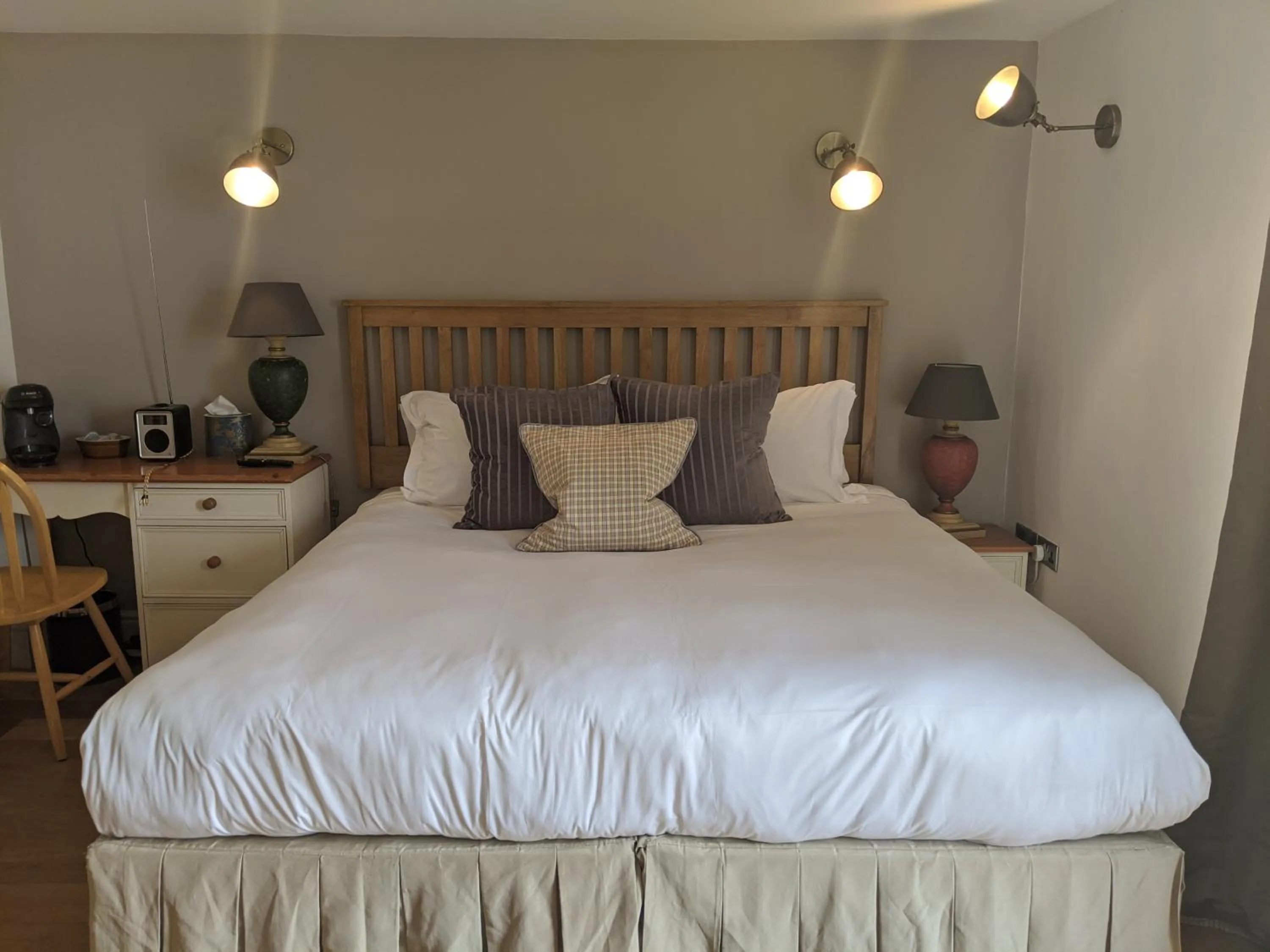 Bedroom, Bed in Elderbrook House