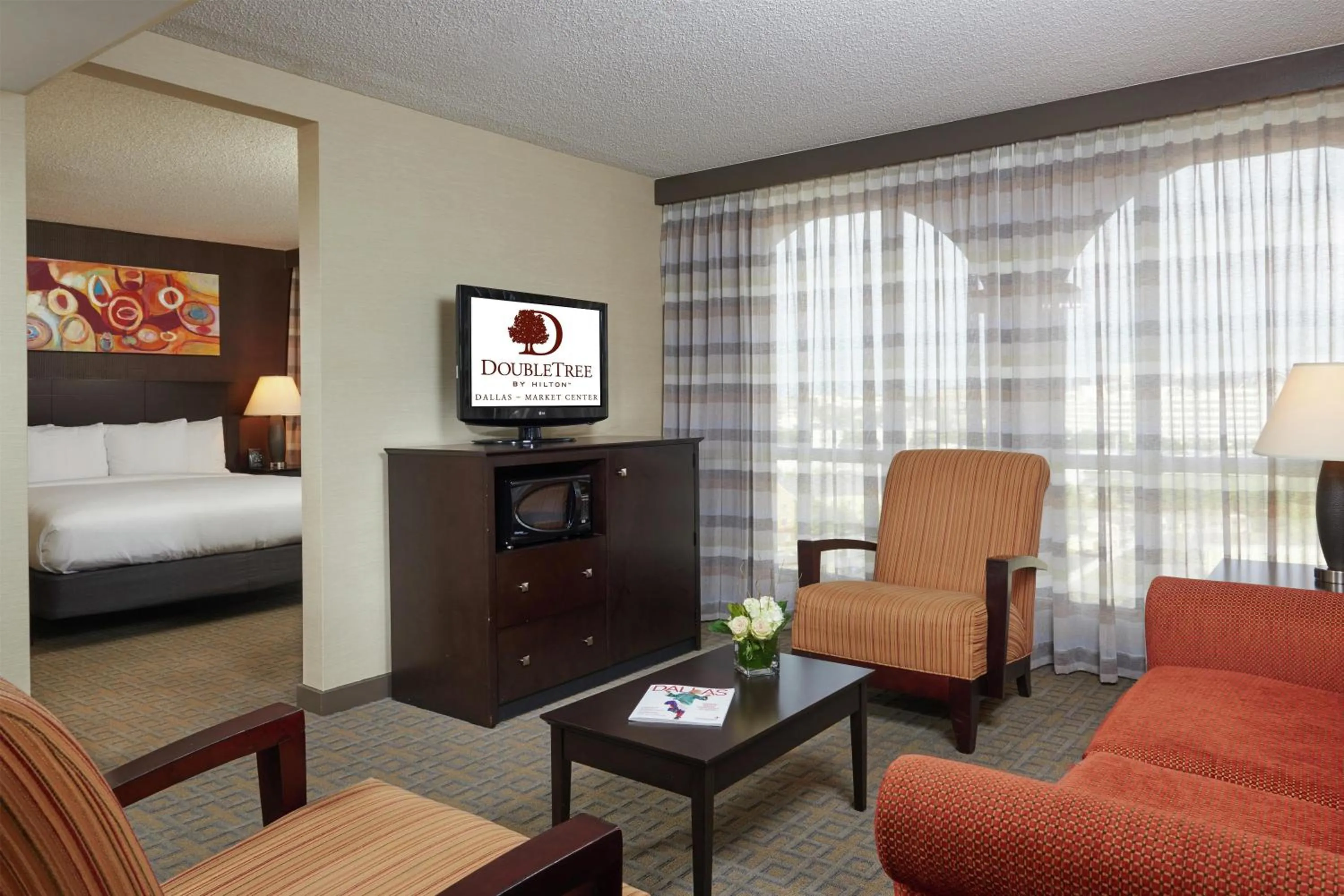 Bedroom, Bed in DoubleTree by Hilton Dallas Market Center