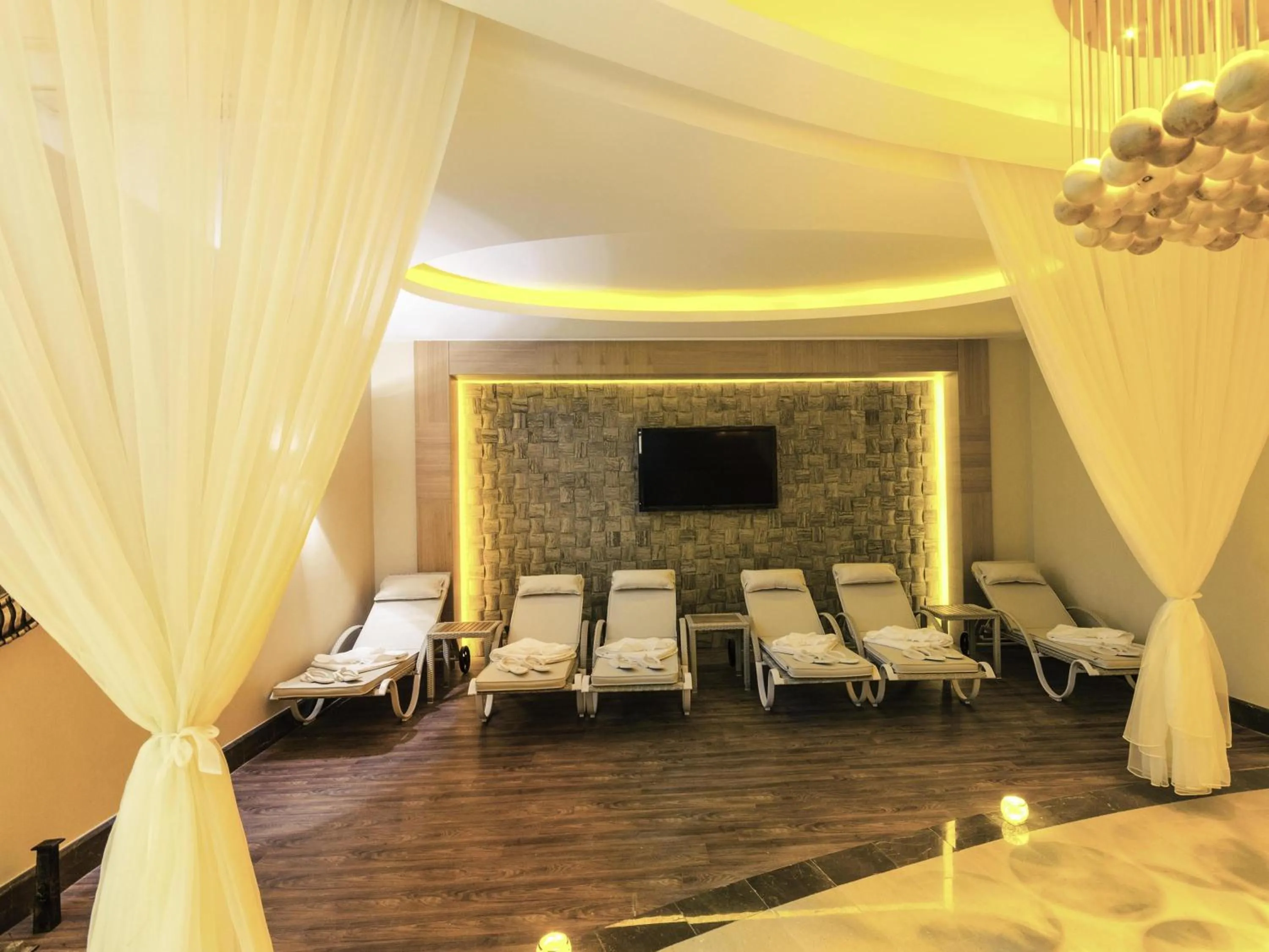 Spa and wellness centre/facilities, Bed in Mercure Istanbul Umraniye