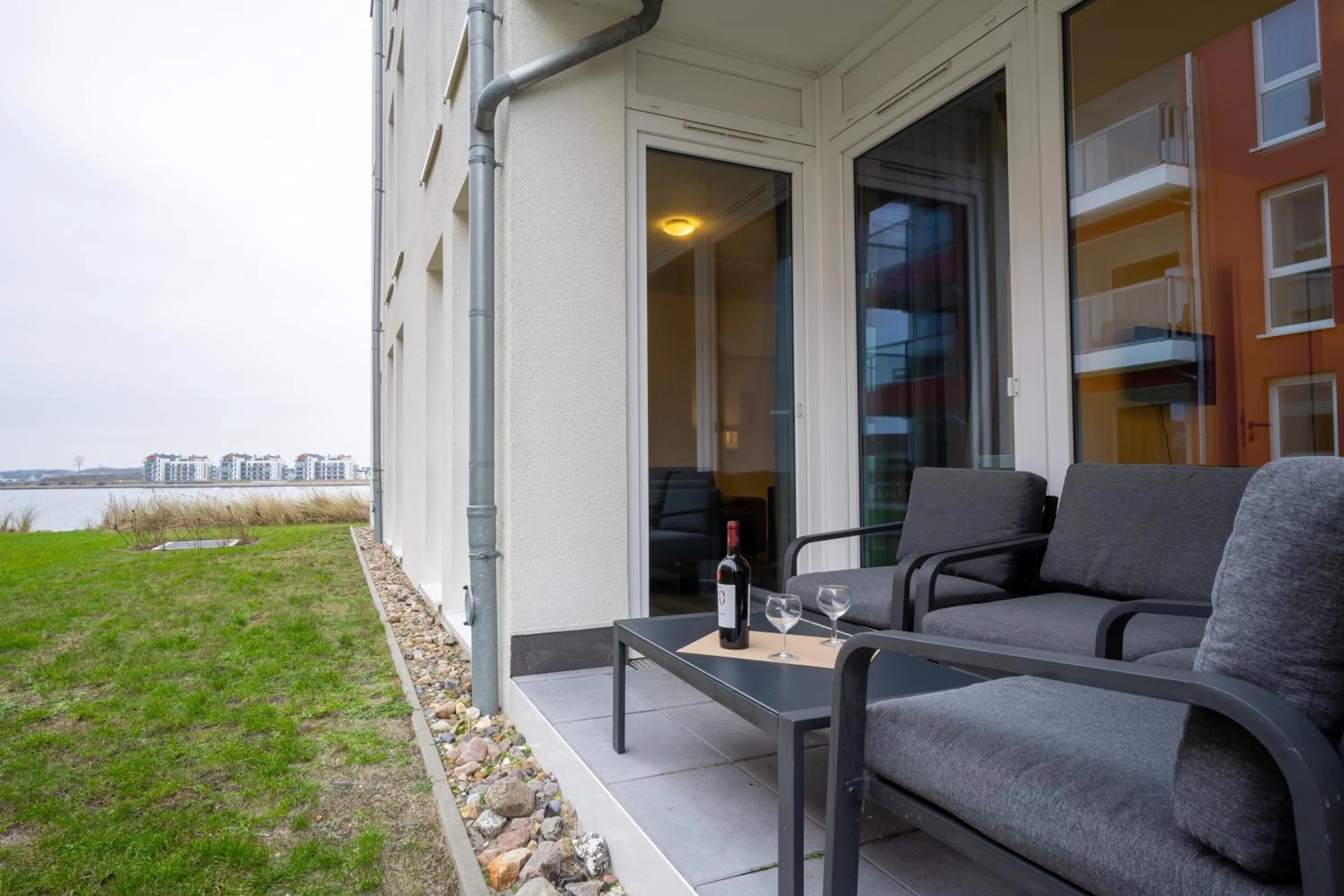 Ferienwohnung direkt am Meer mit Pool und Sauna, Strand fußläufig erreichbar, barrierefrei