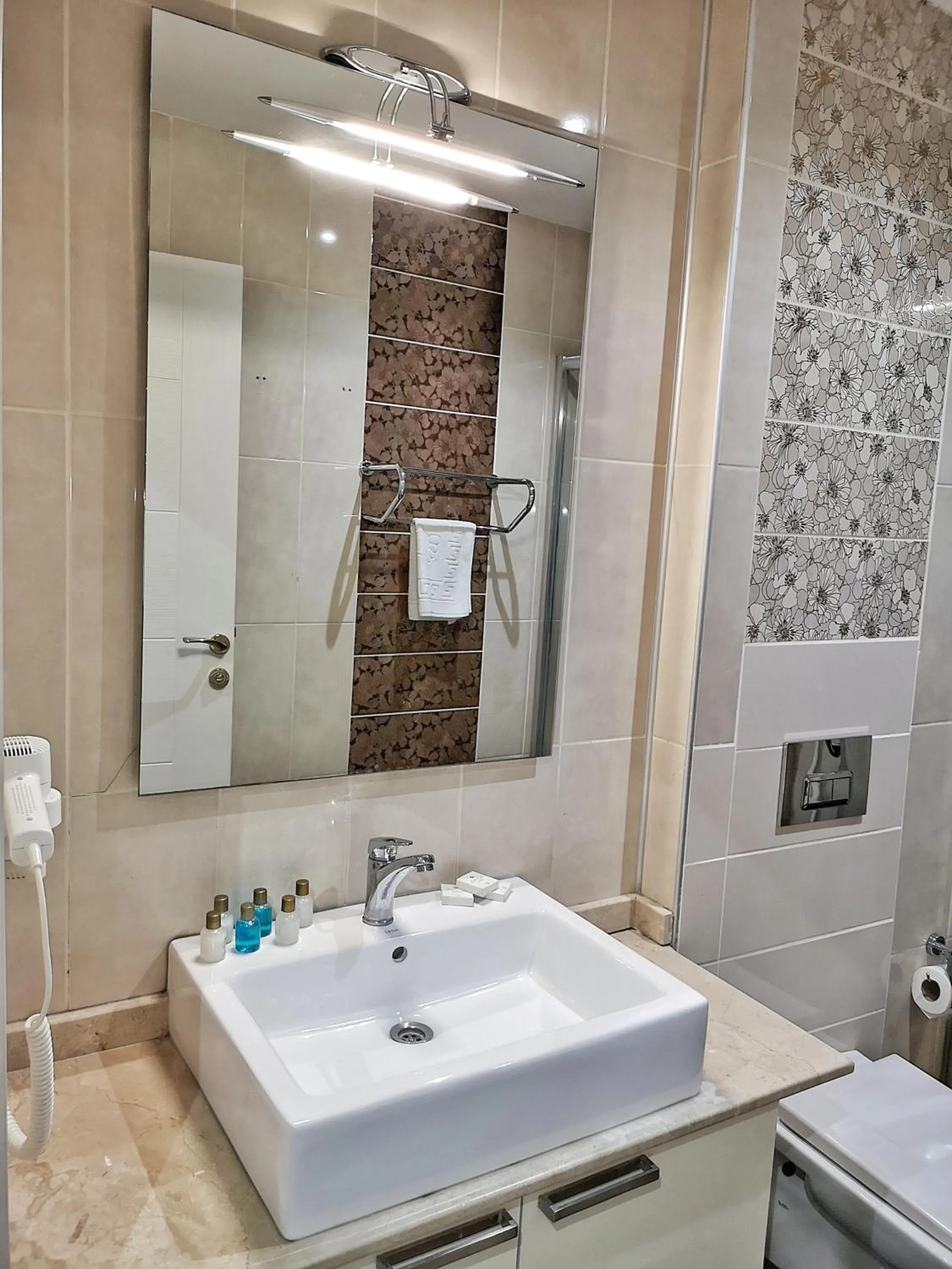 Shower in Golf Royal Residence