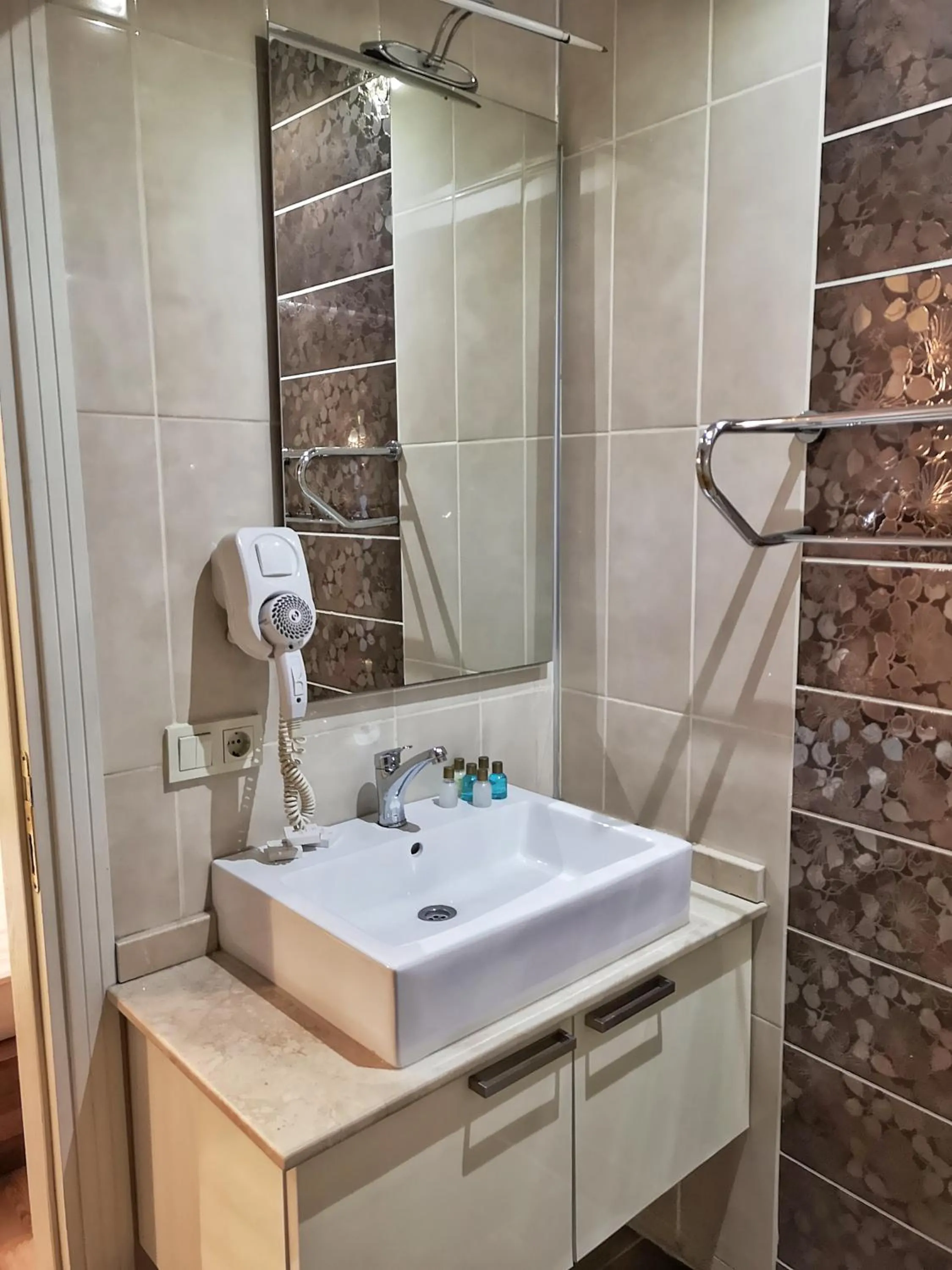 Shower in Golf Royal Residence