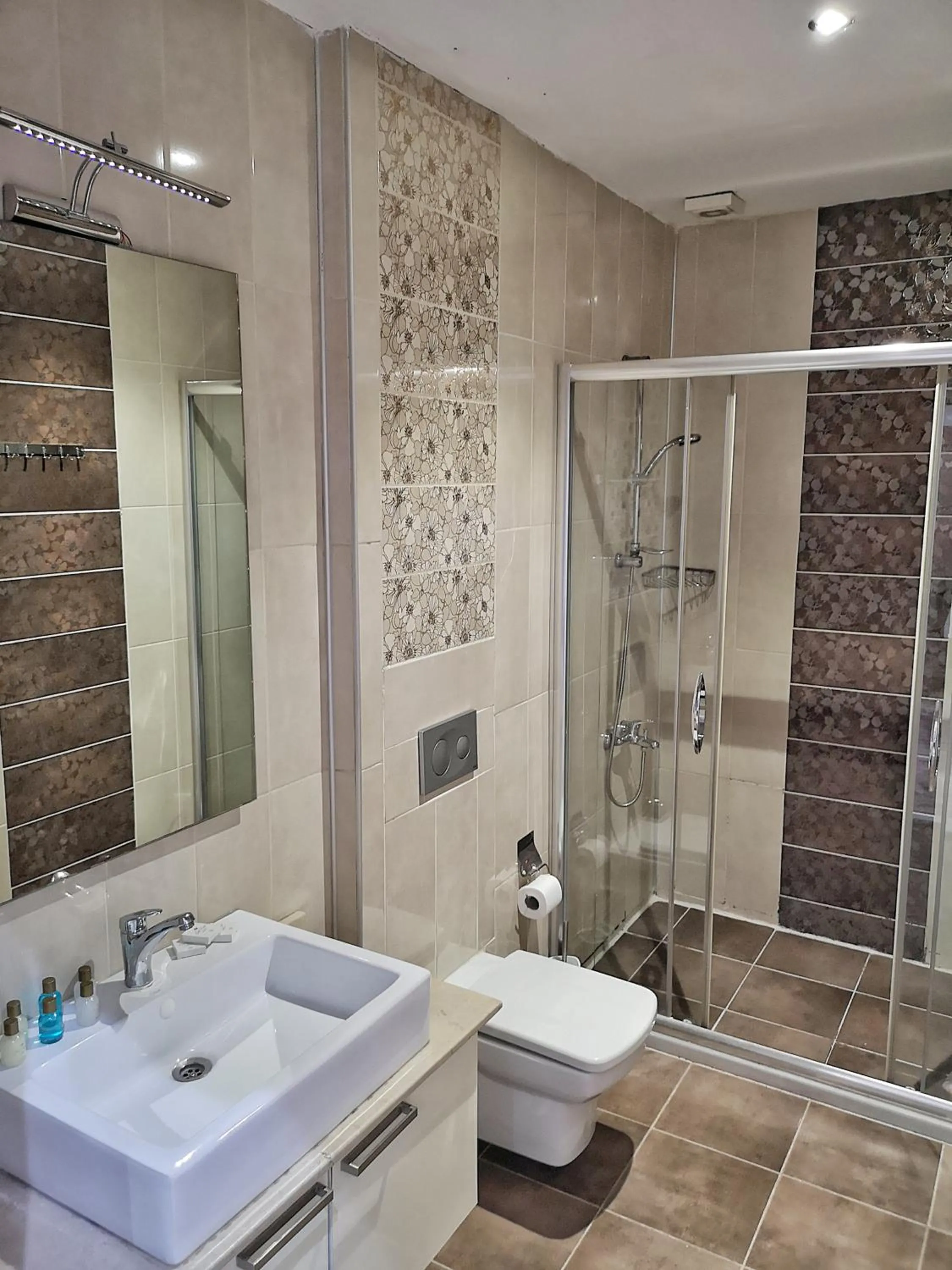 Shower in Golf Royal Residence