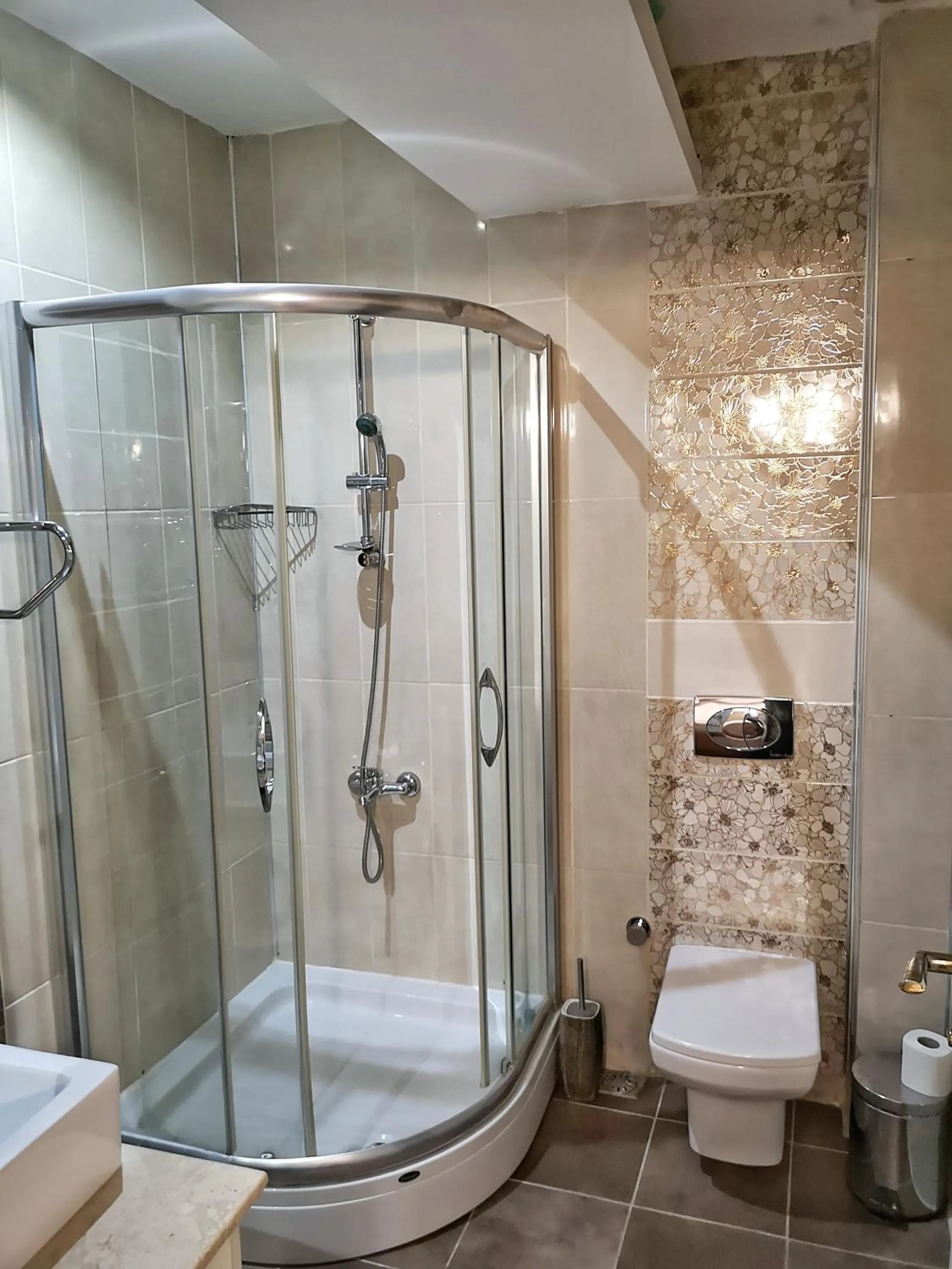 Shower in Golf Royal Residence