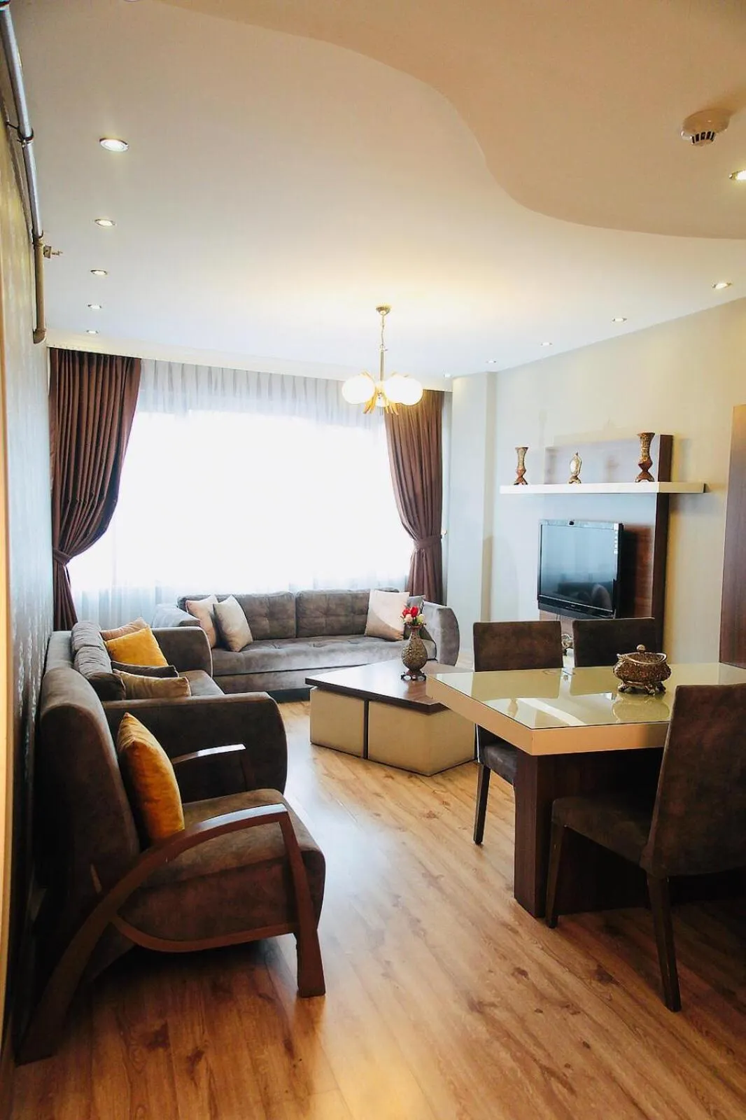 Communal lounge/ TV room in Golf Royal Residence