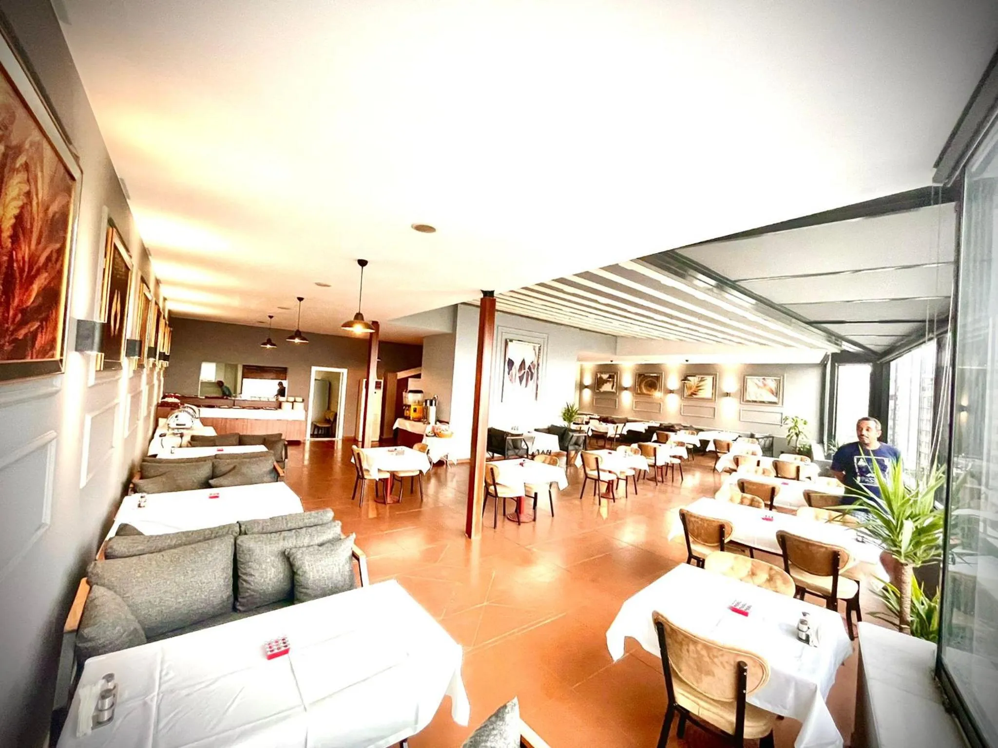 Restaurant/places to eat in Golf Royal Residence