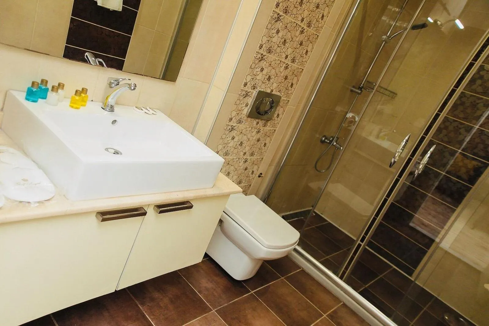 Toilet in Golf Royal Residence