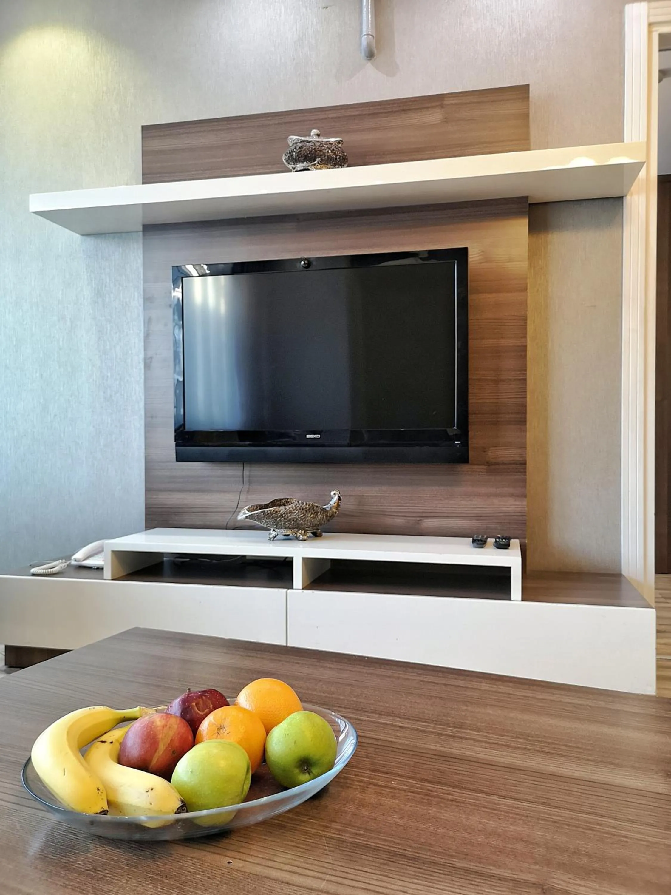 Communal lounge/ TV room in Golf Royal Residence