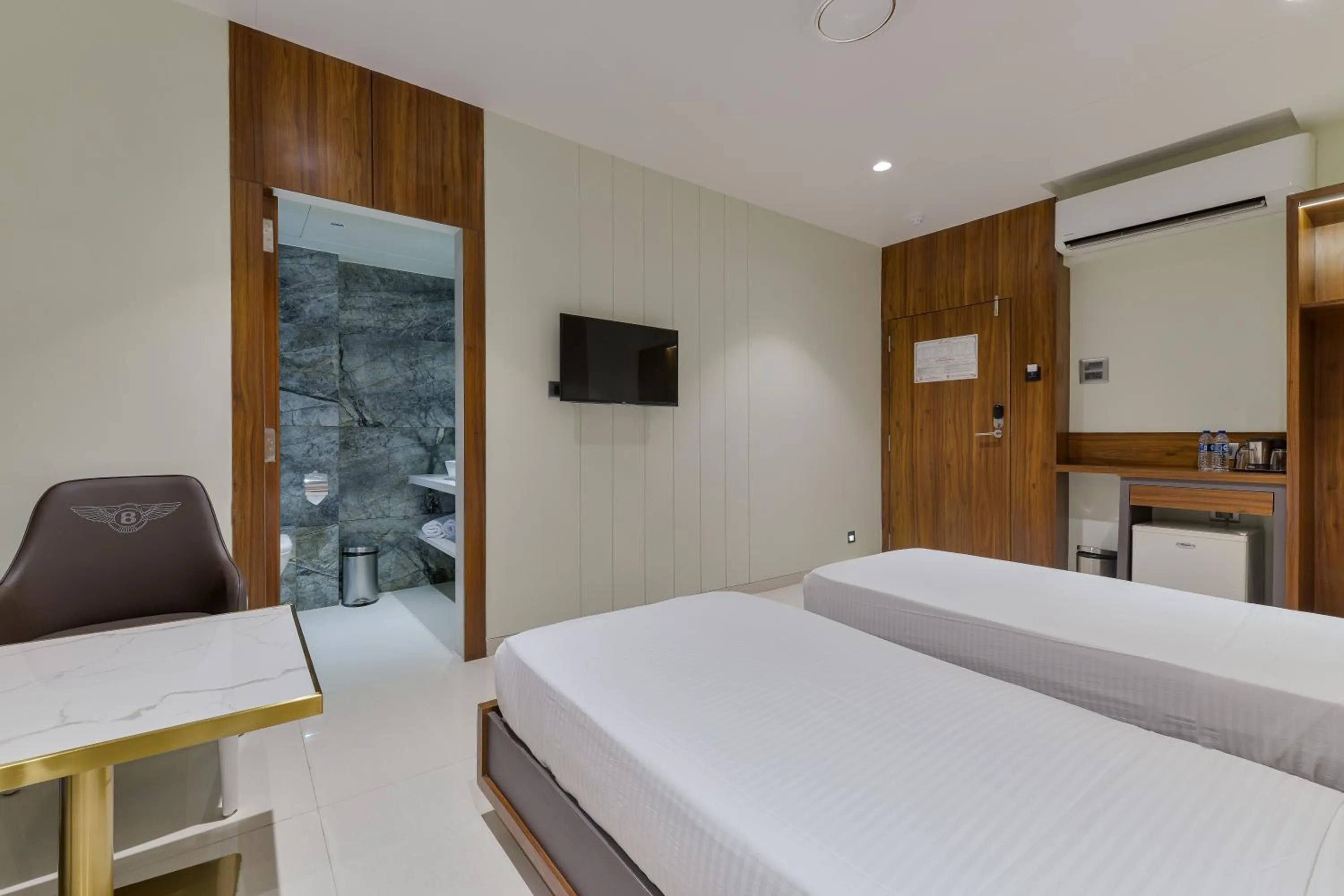 Bed in Hotel Airlink