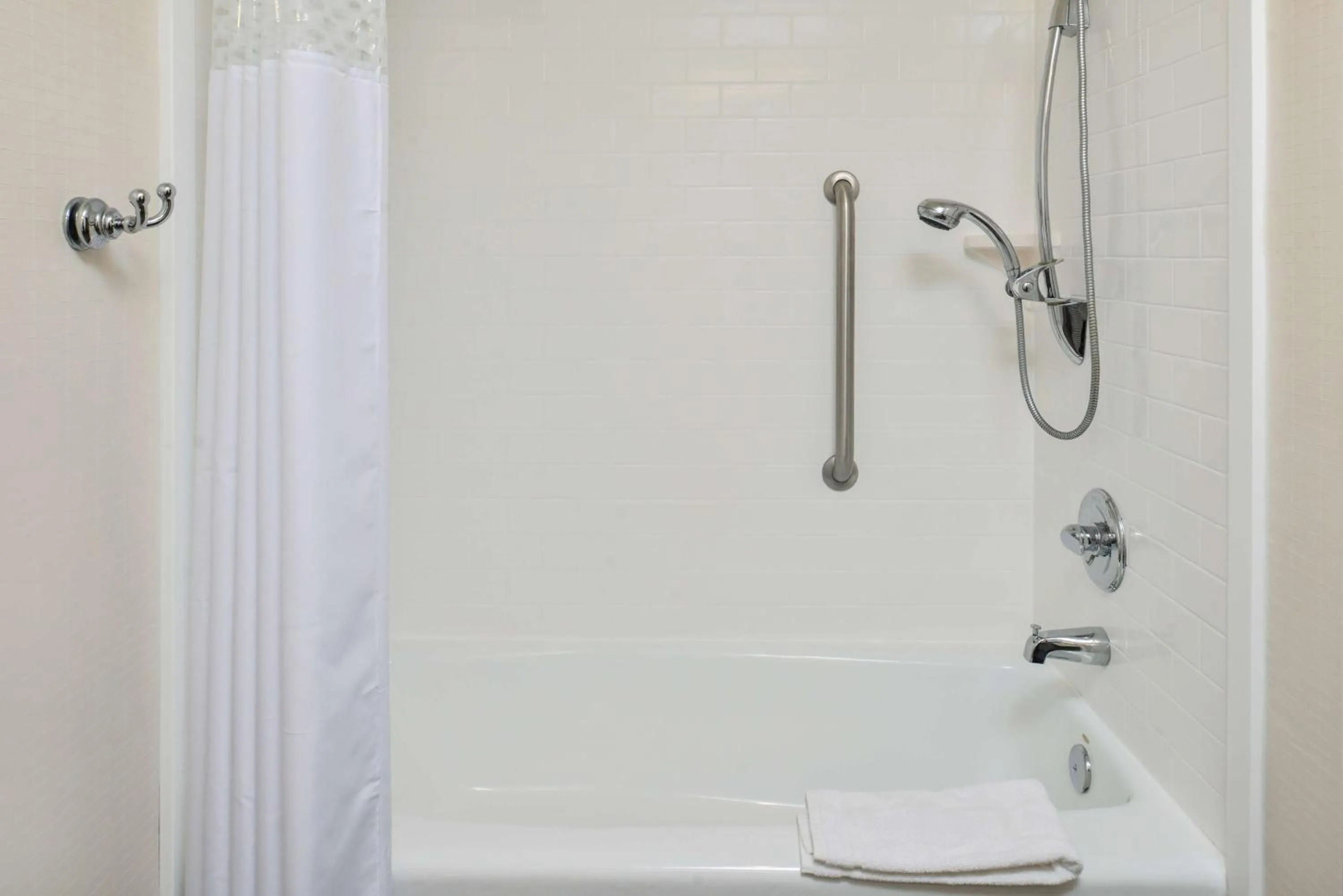 Bathroom in Hampton Inn Vero Beach Outlets