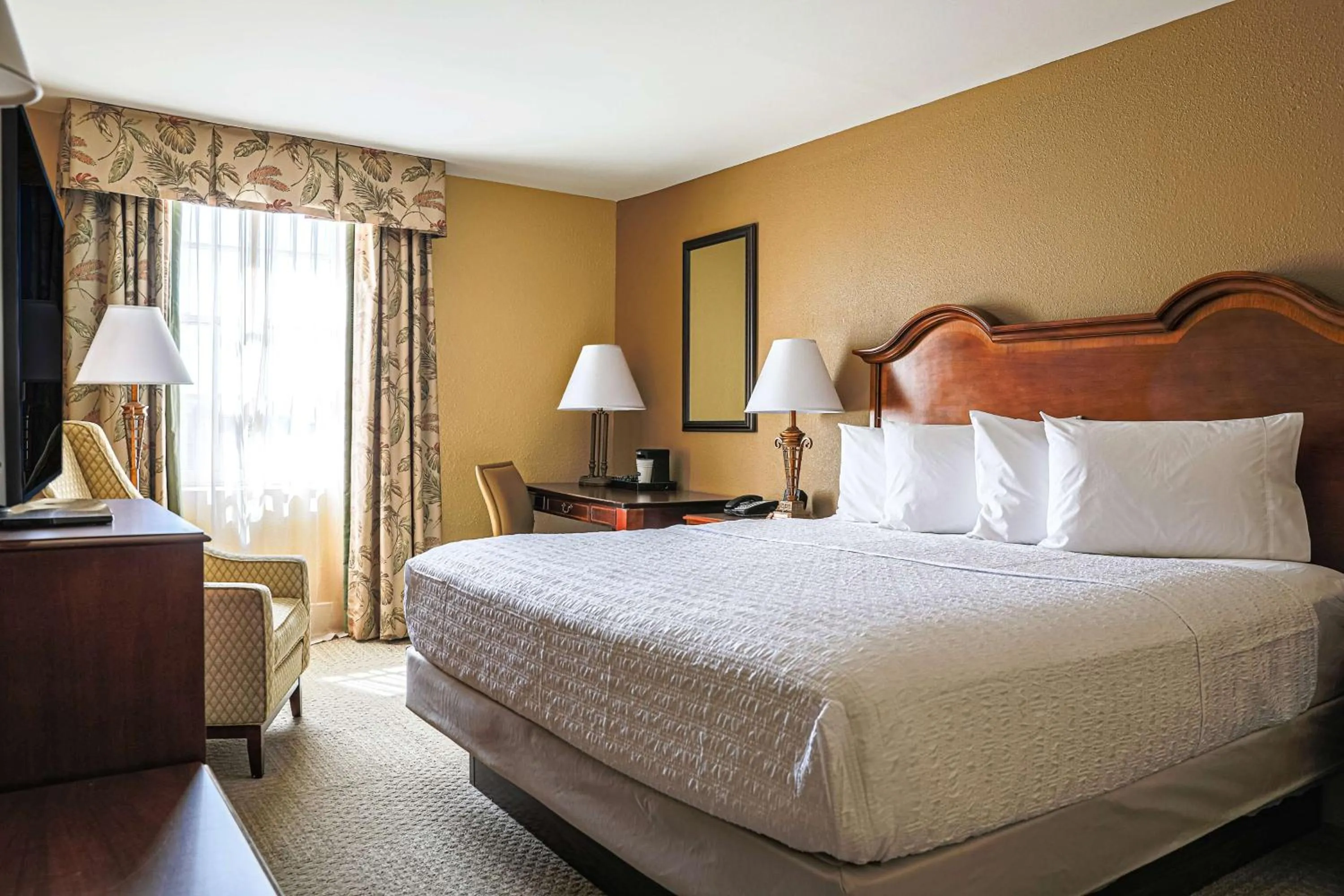 Bed in Hampton Inn Charleston-Historic District