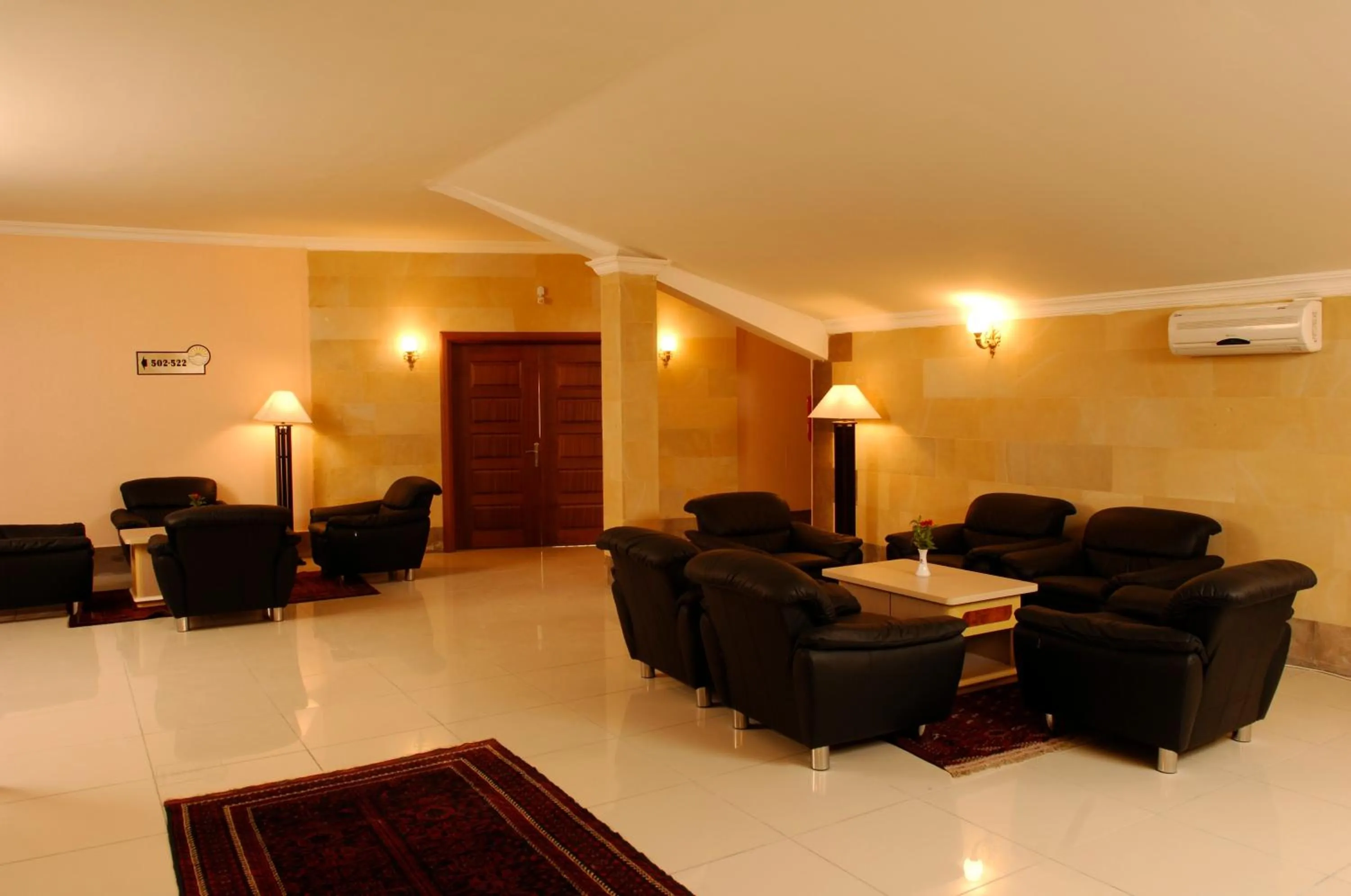 Communal lounge/ TV room in Dinler Hotels Urgup