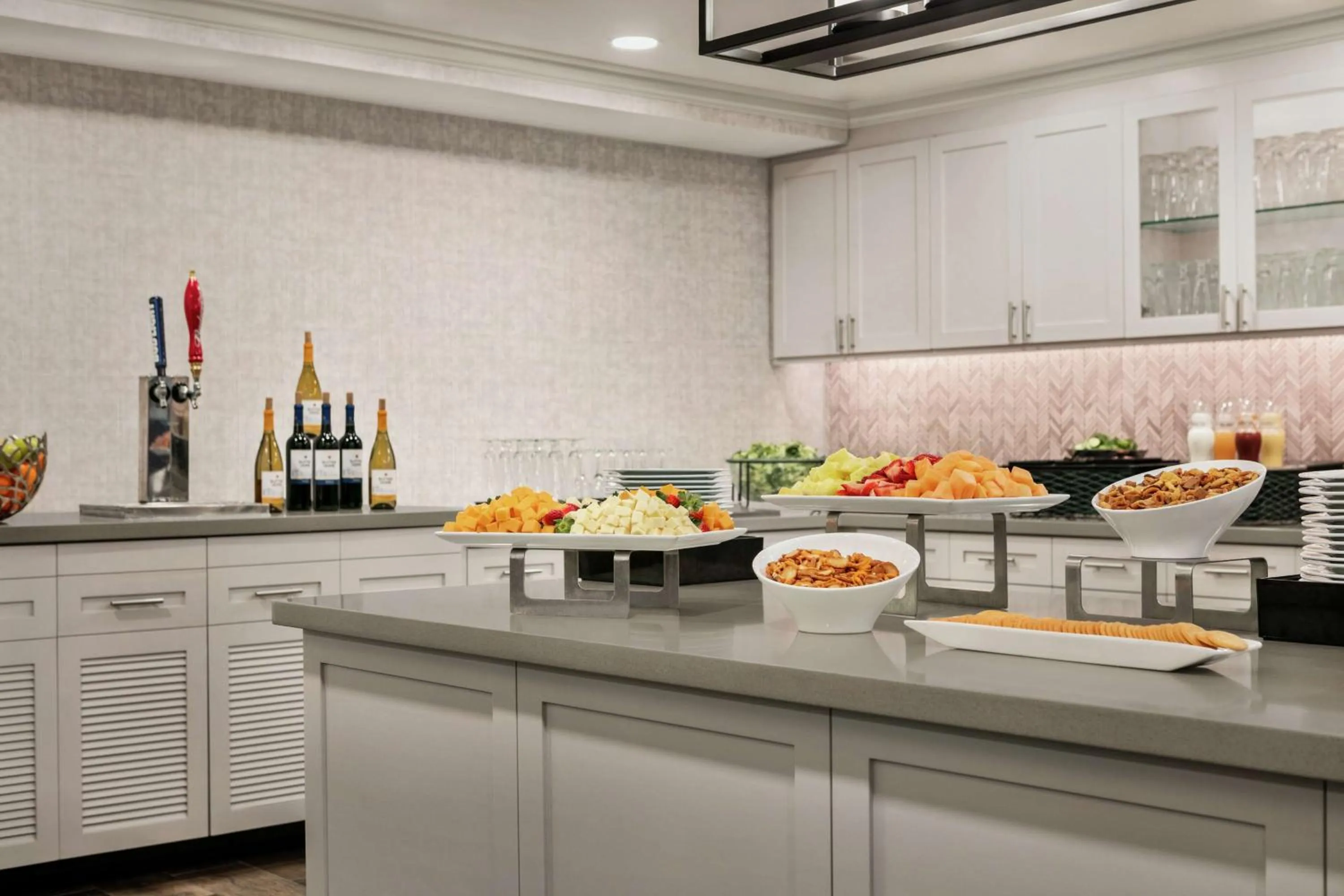 Lounge or bar in Homewood Suites by Hilton Fort Myers