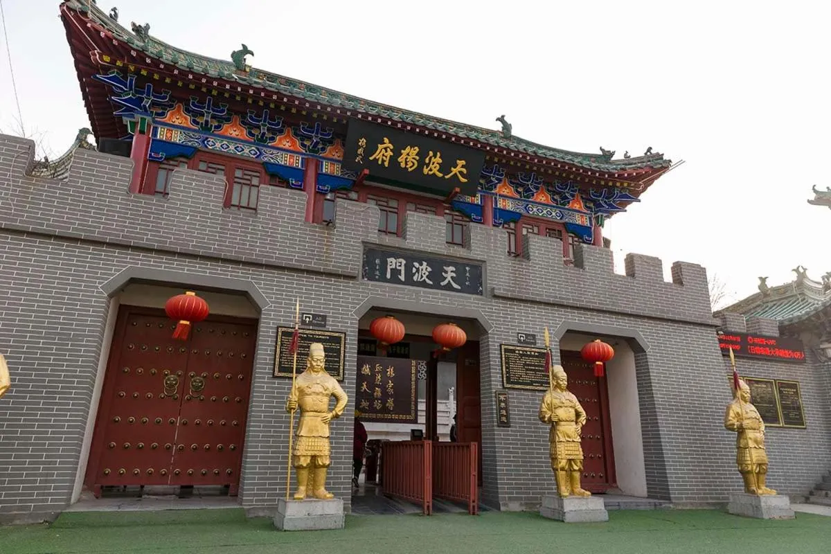 Apartment with Balcony in Henan Kaifeng·Gulou Square· Locals Apartment 00138460