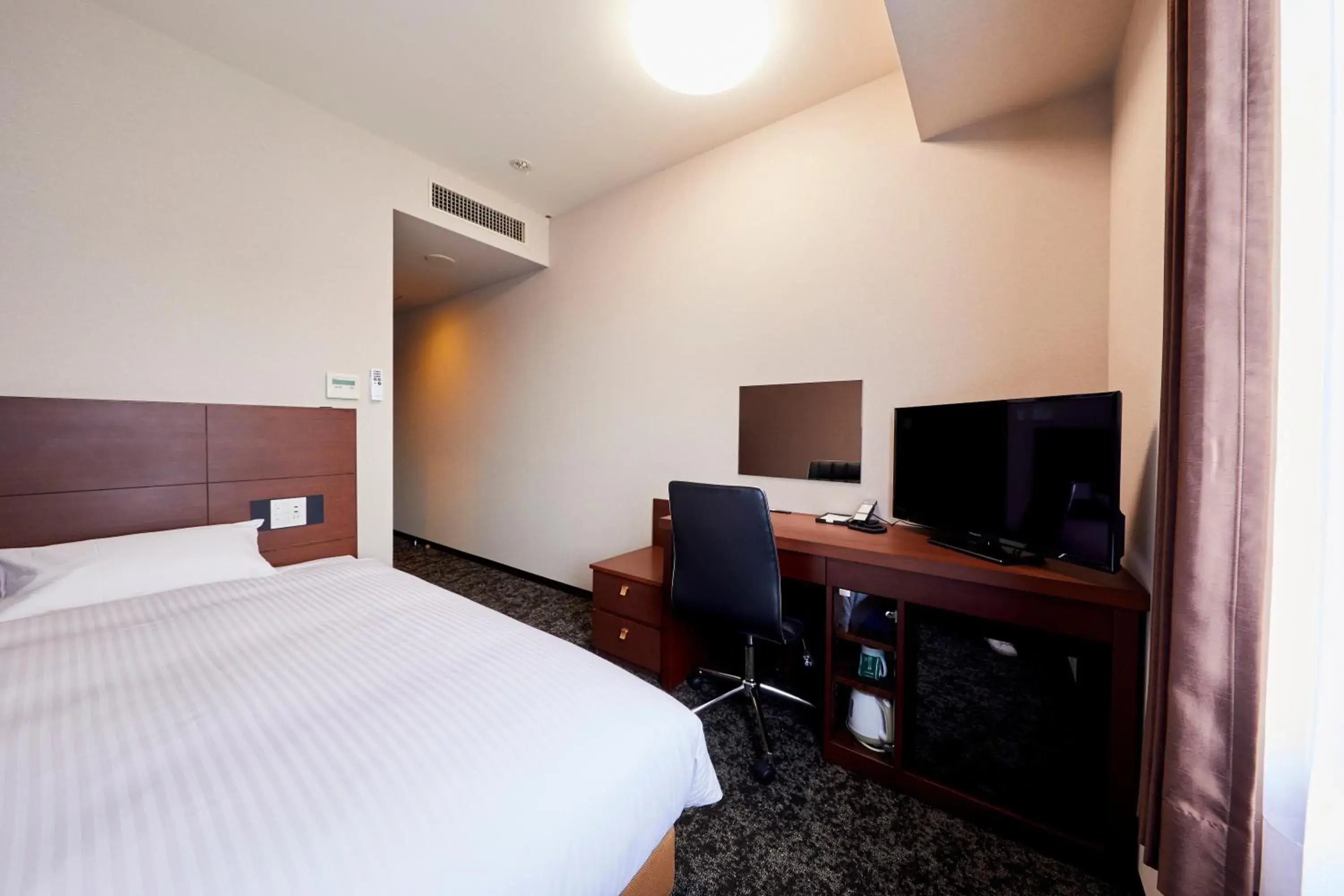 Bed in Hotel Wing International Kobe - Shinnagata Ekimae Bed in Hotel Wing International Kobe - Shinnagata Ekimae