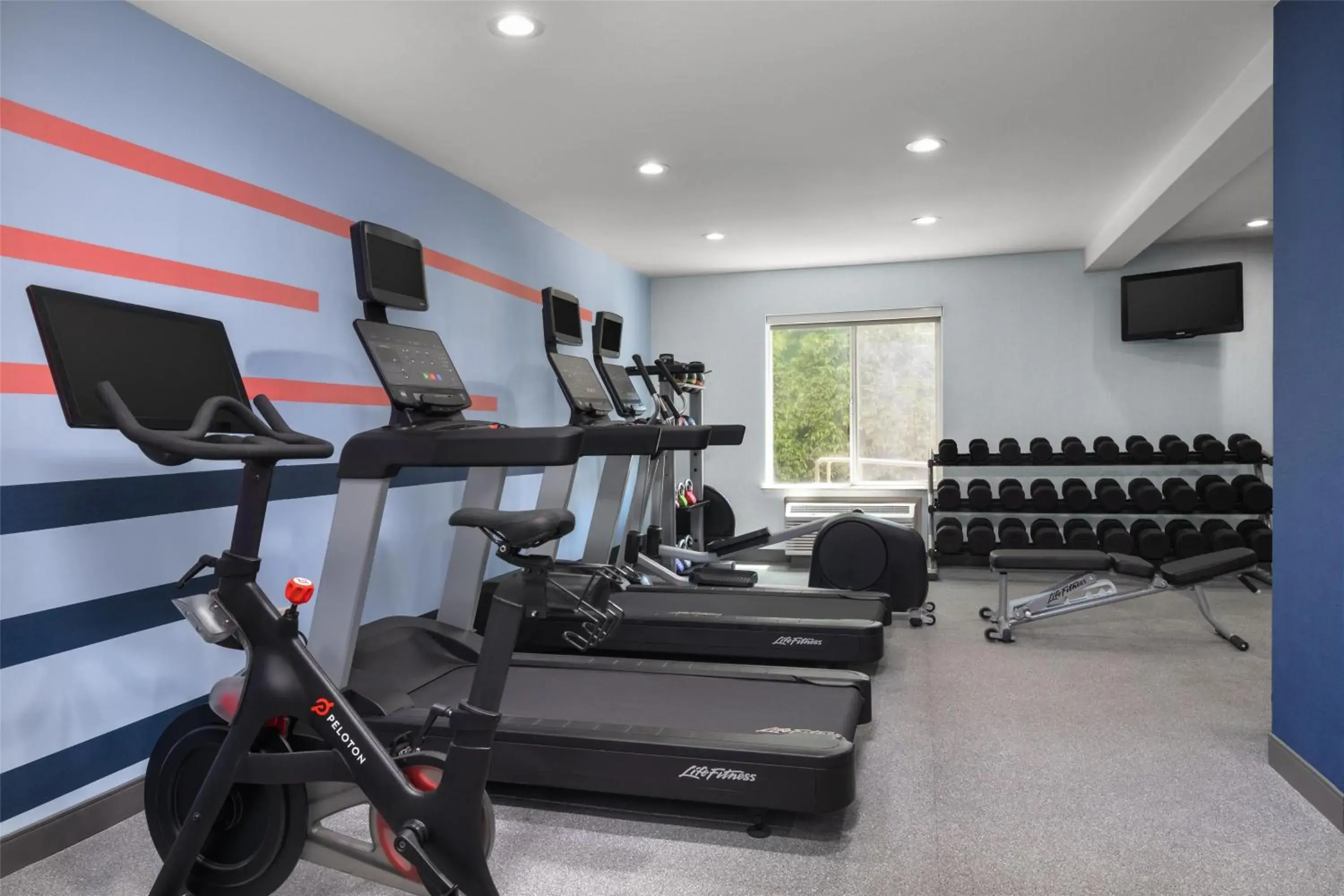 Fitness centre/facilities in Hampton Inn & Suites Fresno Fitness centre/facilities in Hampton Inn & Suites Fresno