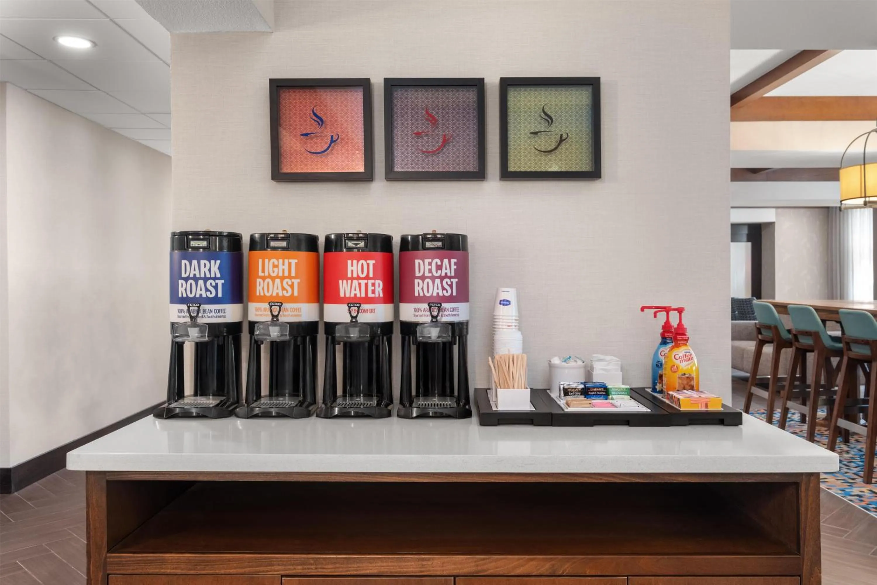 Dining area in Hampton Inn & Suites Fresno