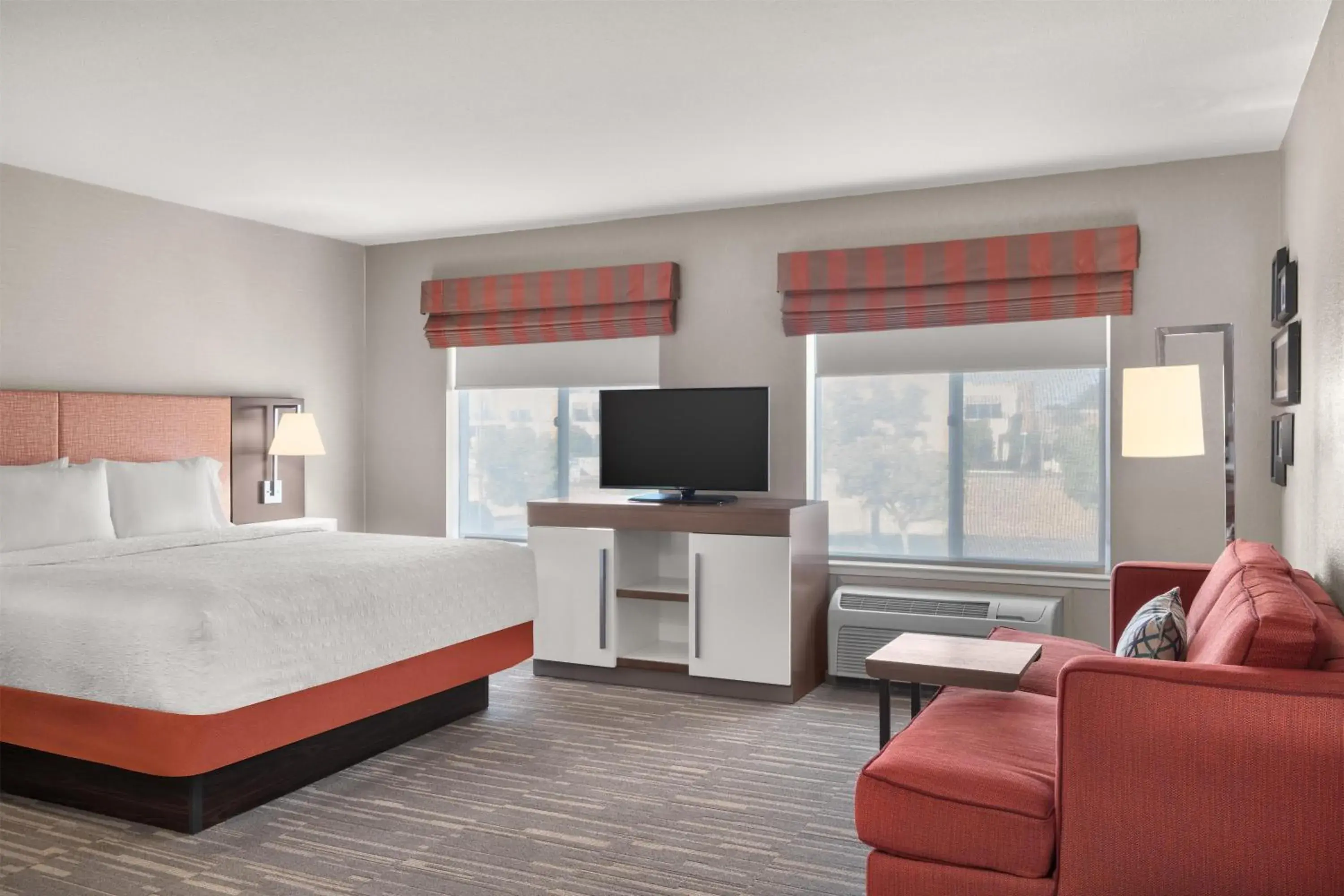 Living room, Bed in Hampton Inn & Suites Fresno Living room, Bed in Hampton Inn & Suites Fresno