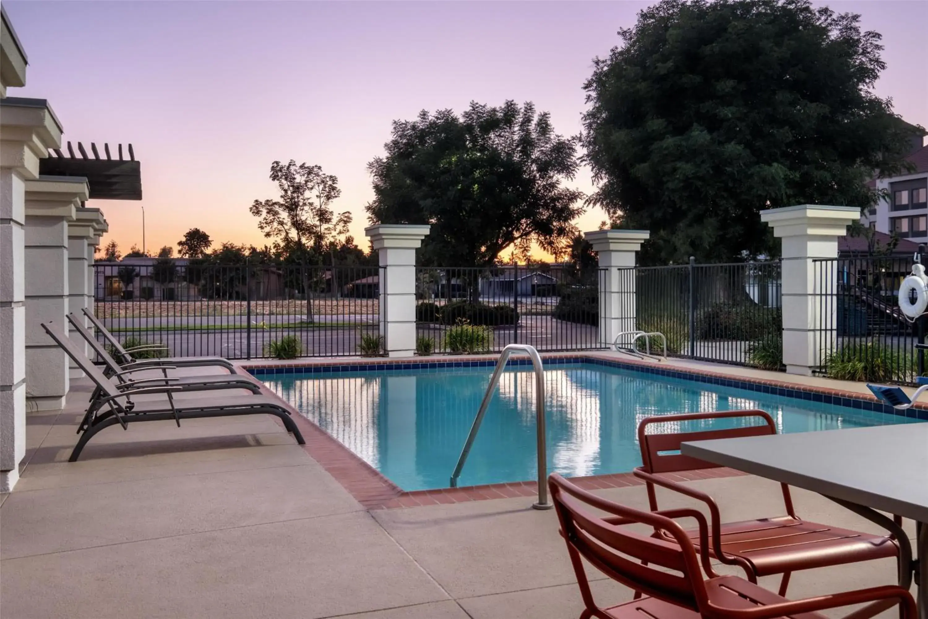Pool view in Hampton Inn & Suites Fresno Pool view in Hampton Inn & Suites Fresno