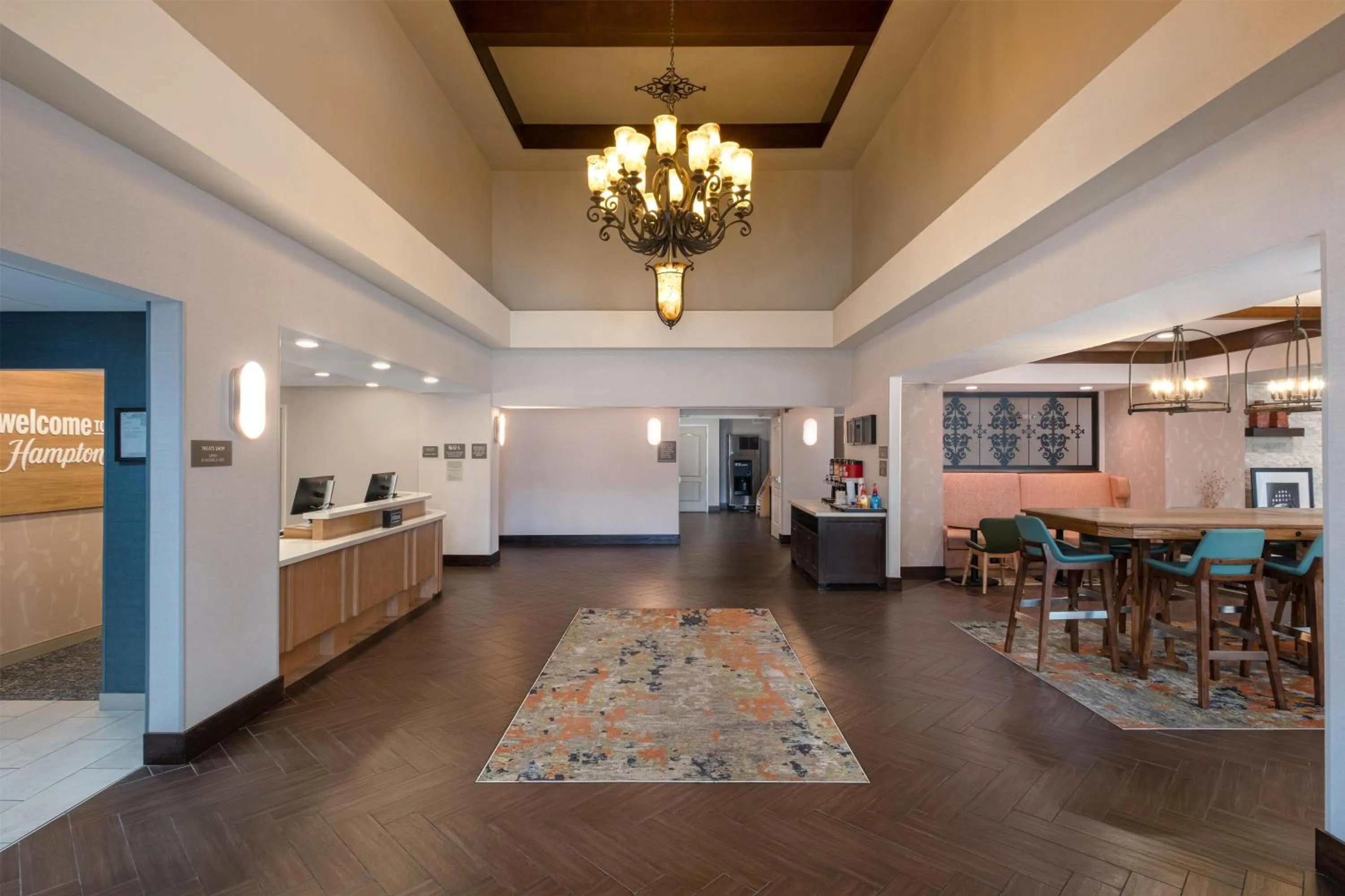 Lobby or reception in Hampton Inn & Suites Fresno