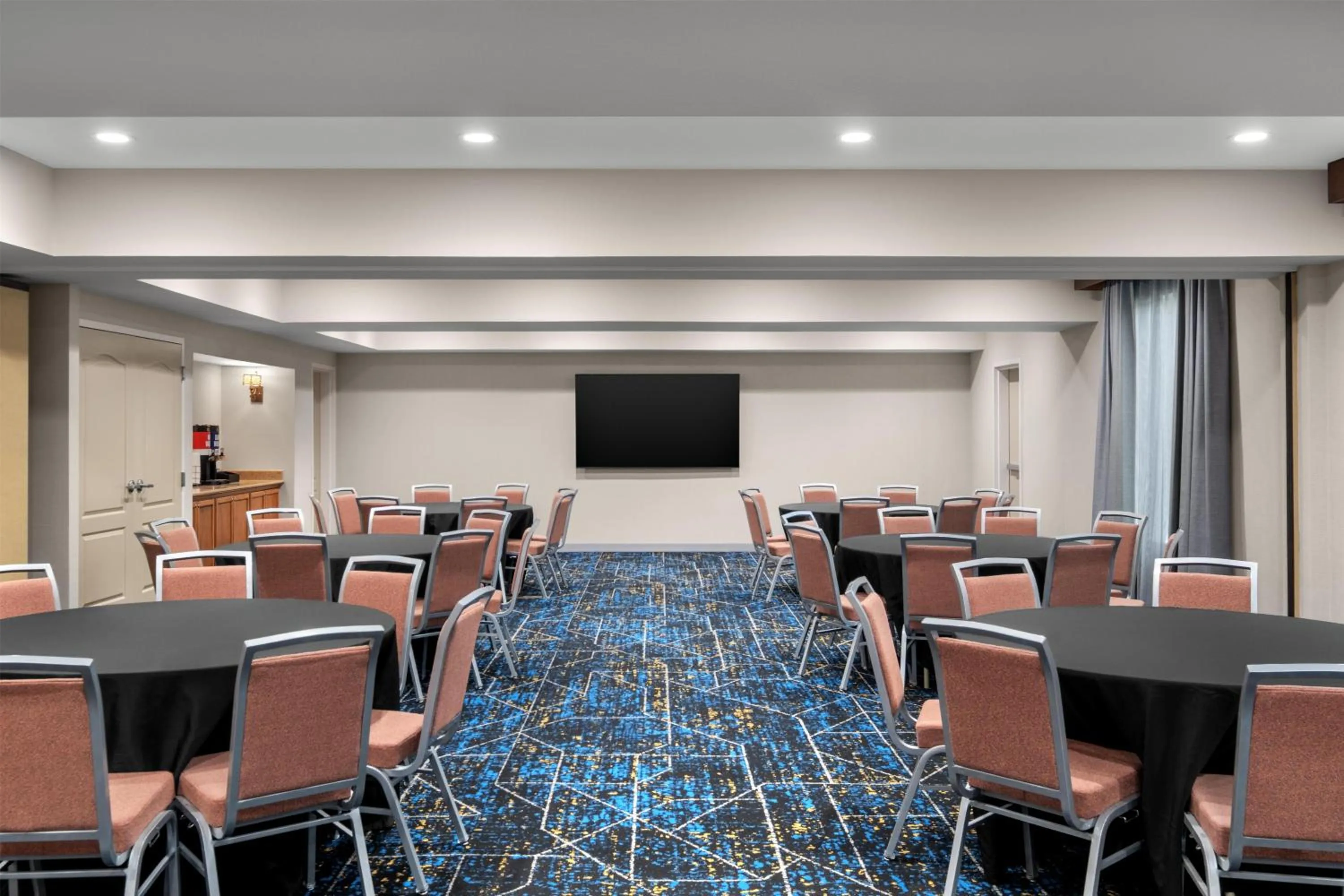 Meeting/conference room in Hampton Inn & Suites Fresno