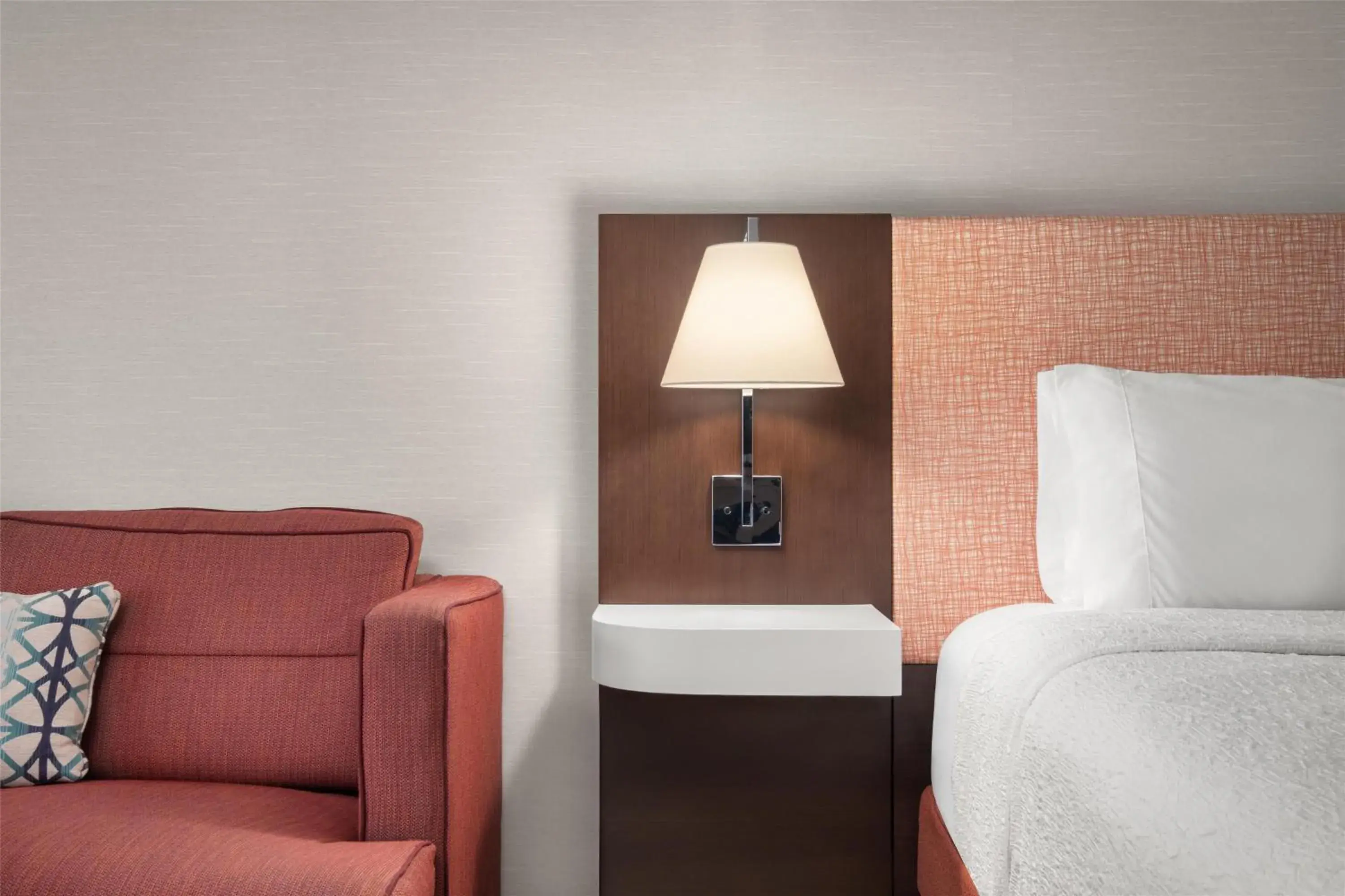 Bed in Hampton Inn & Suites Fresno Bed in Hampton Inn & Suites Fresno