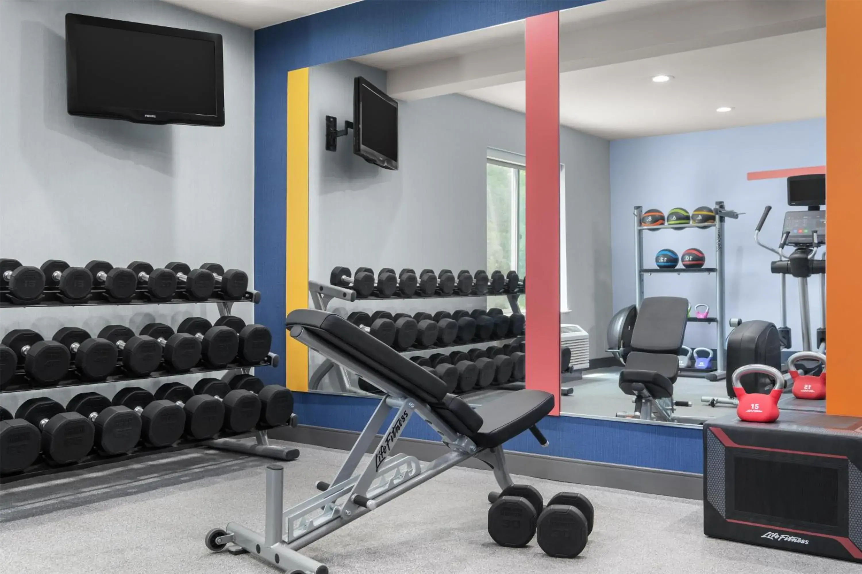 Fitness centre/facilities in Hampton Inn & Suites Fresno Fitness centre/facilities in Hampton Inn & Suites Fresno