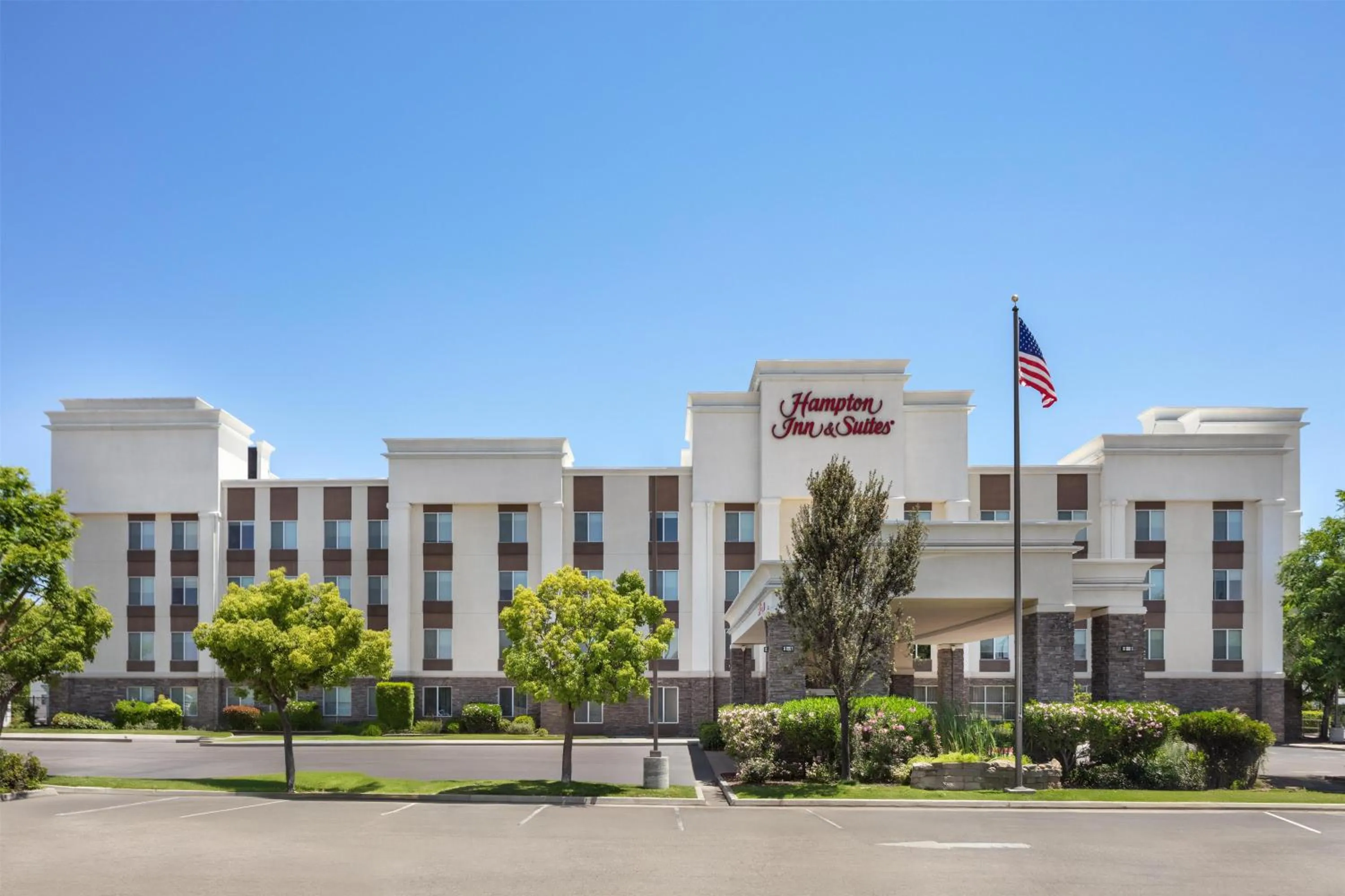Property building in Hampton Inn & Suites Fresno