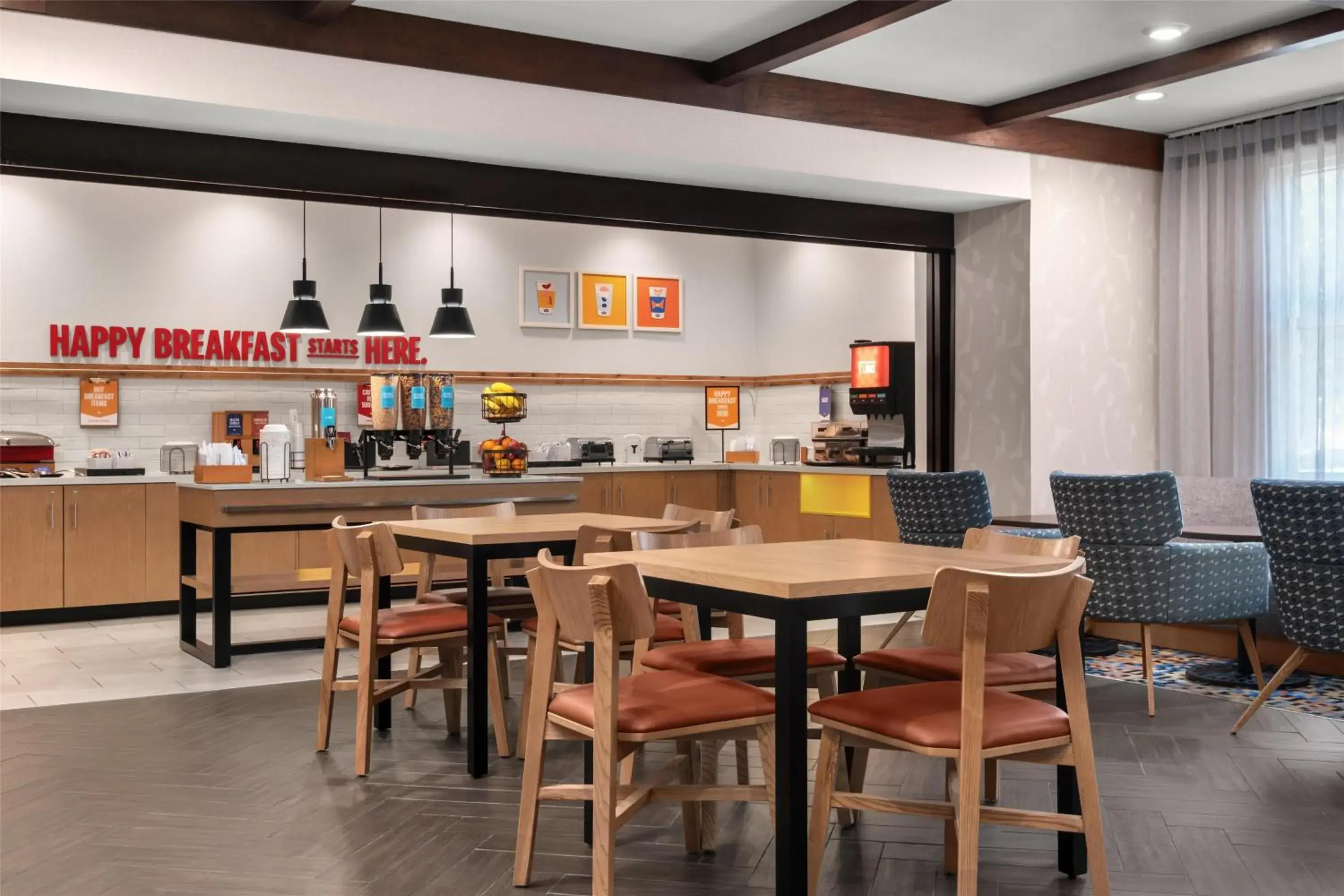 Breakfast in Hampton Inn & Suites Fresno Breakfast in Hampton Inn & Suites Fresno