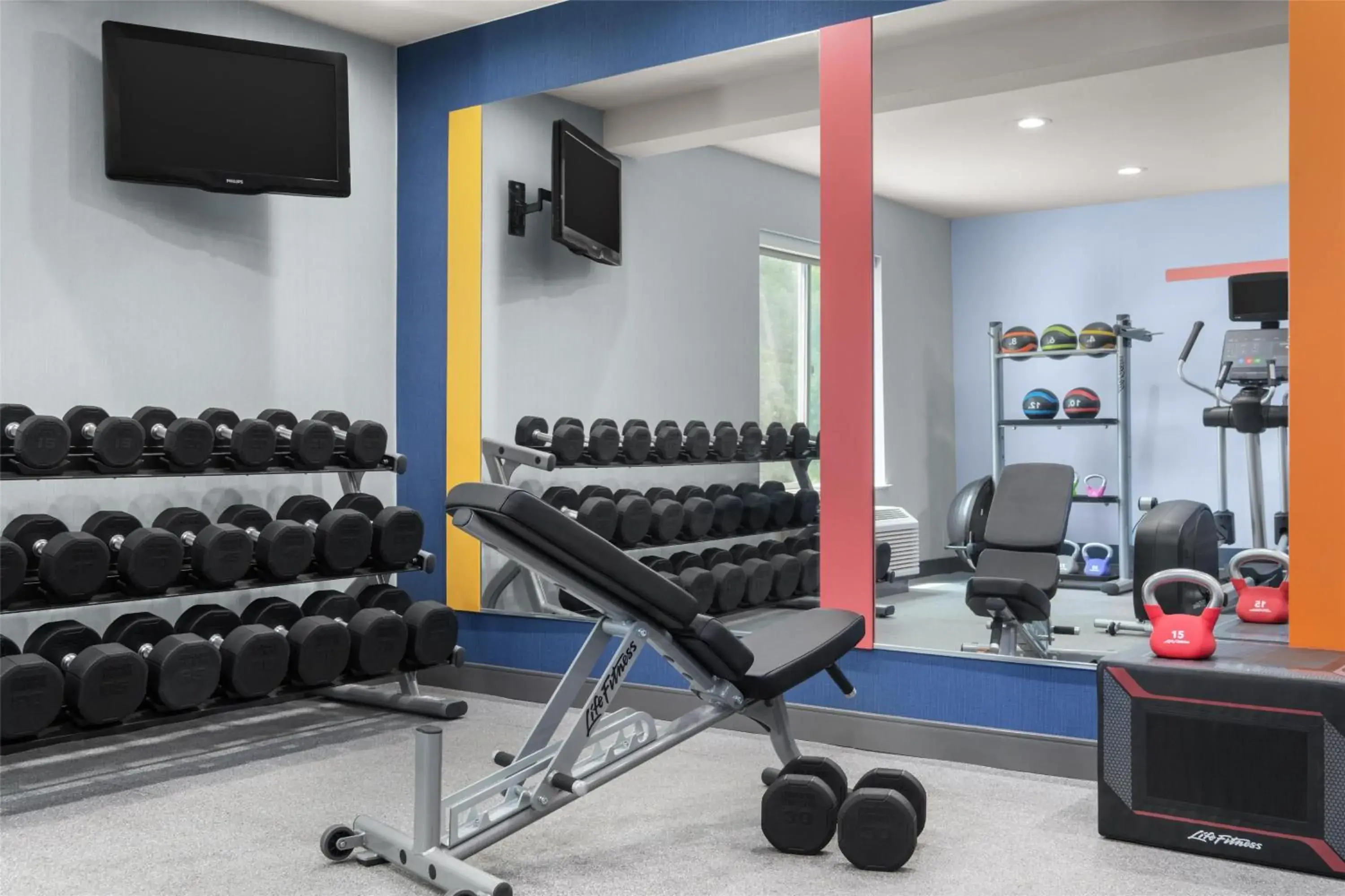 Fitness centre/facilities in Hampton Inn & Suites Fresno Fitness centre/facilities in Hampton Inn & Suites Fresno