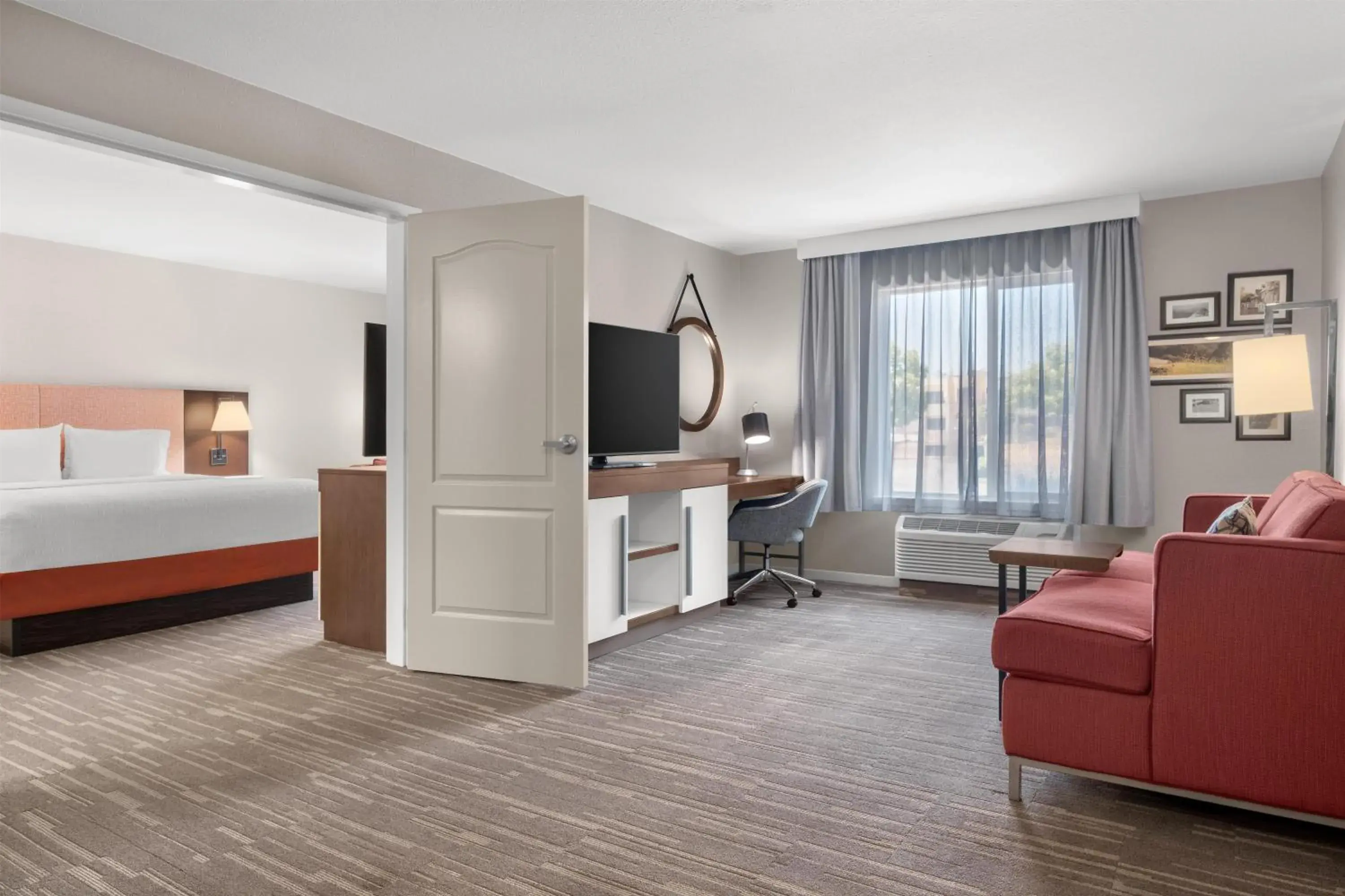 Living room, Bed in Hampton Inn & Suites Fresno Living room, Bed in Hampton Inn & Suites Fresno