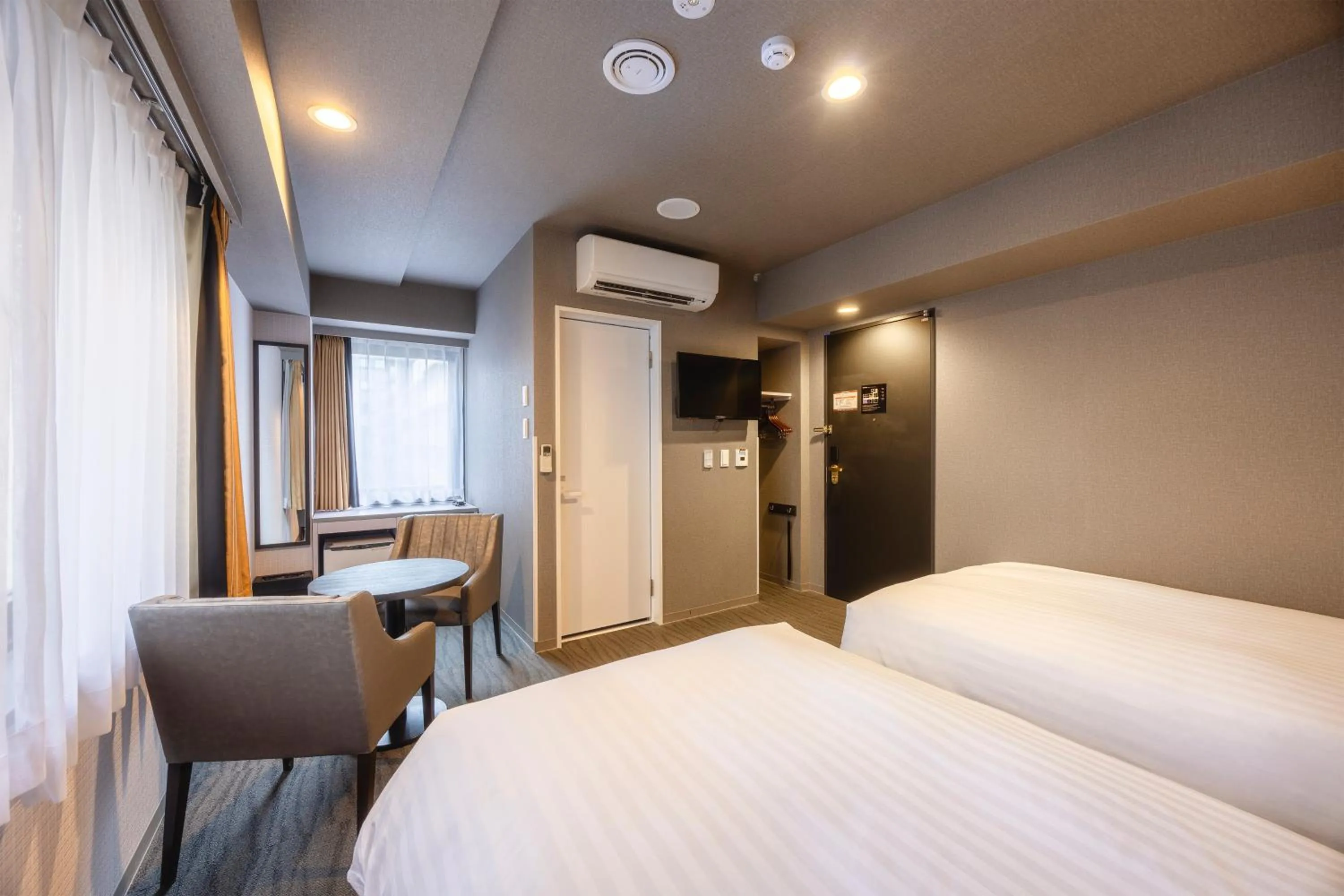 Photo of the whole room, Bed in KOKO HOTEL Shimbashi Onarimon - formerly Hotel Wing International Shimbashi Onarimon