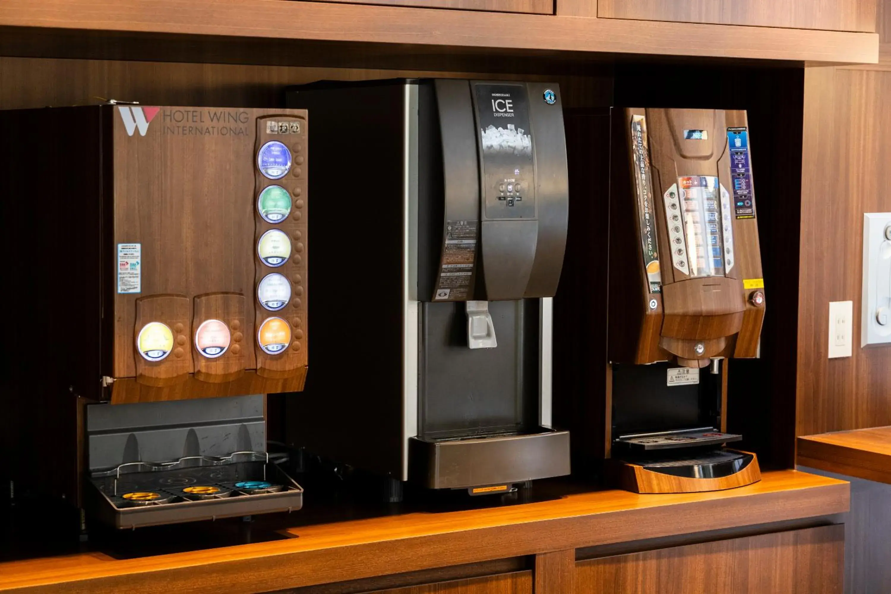 Lounge or bar in KOKO HOTEL Shimbashi Onarimon - formerly Hotel Wing International Shimbashi Onarimon Lounge or bar in KOKO HOTEL Shimbashi Onarimon - formerly Hotel Wing International Shimbashi Onarimon