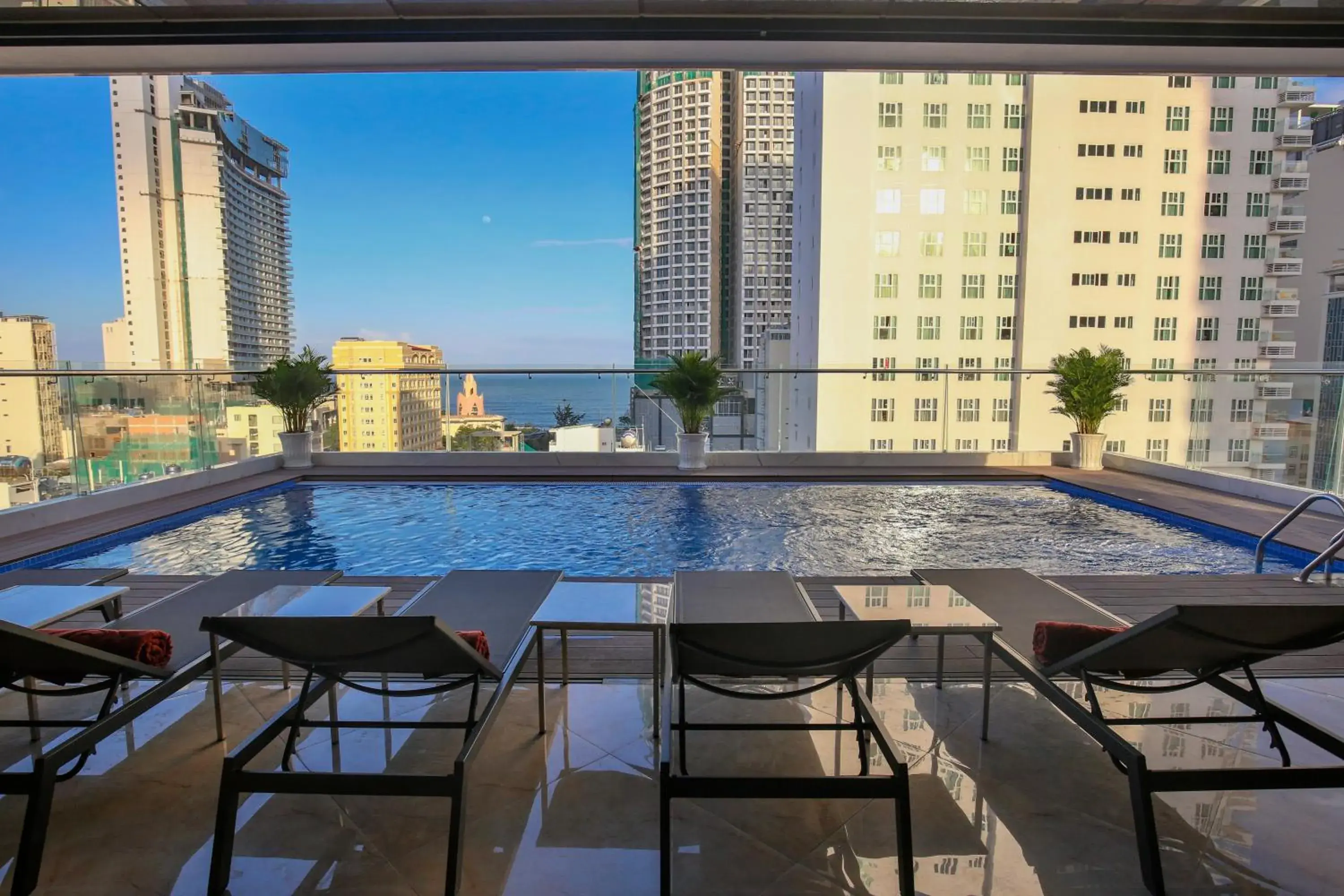 Swimming pool in Sata Hotel Swimming pool in Sata Hotel