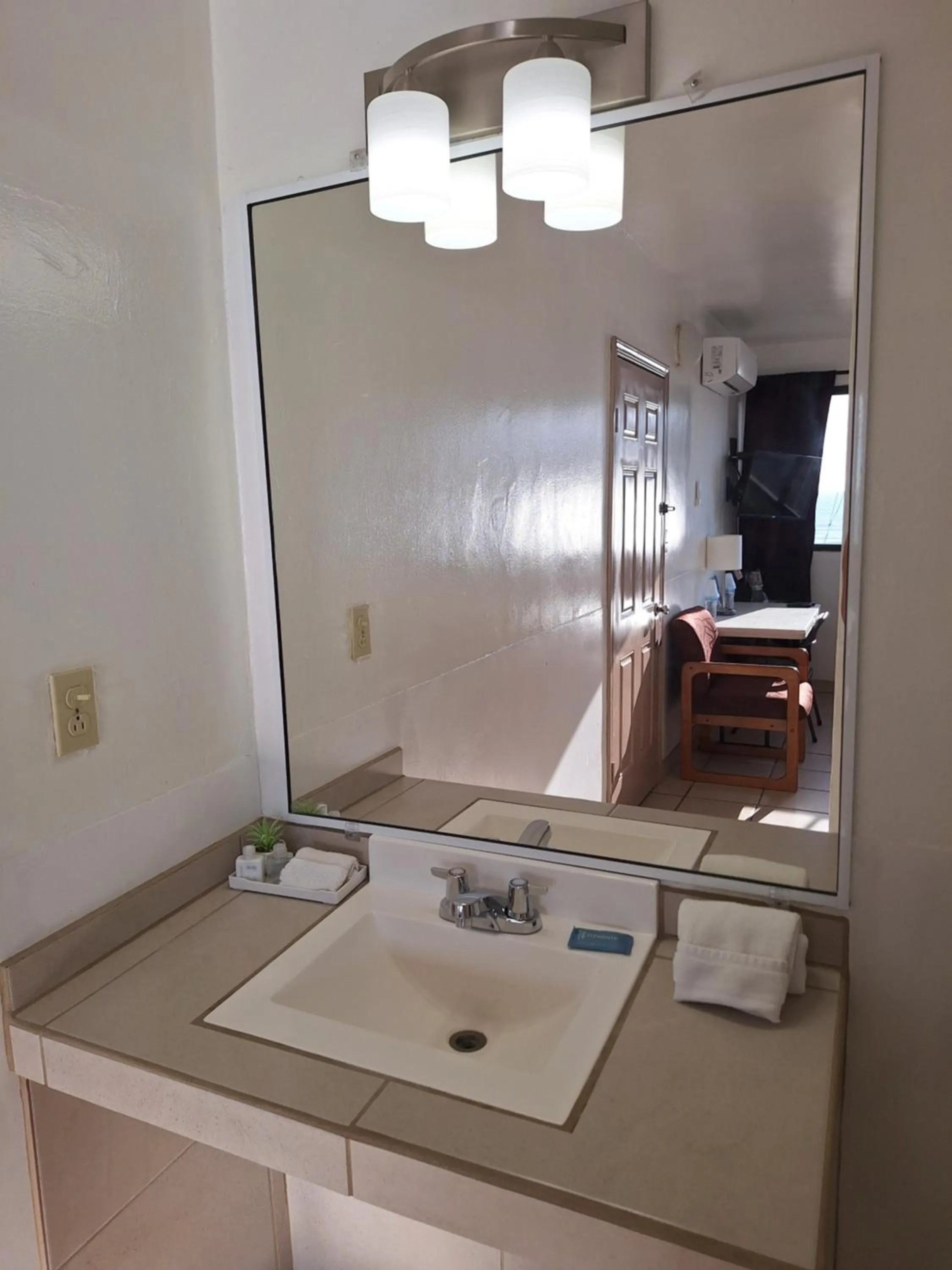 #38 Bungalow Seaside Hotel & Victors RV Park