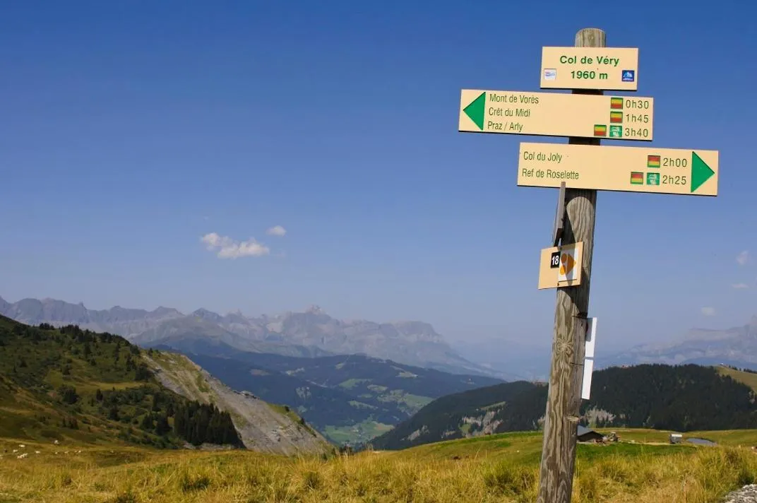 Logo/Certificate/Sign in Hotel Le Very