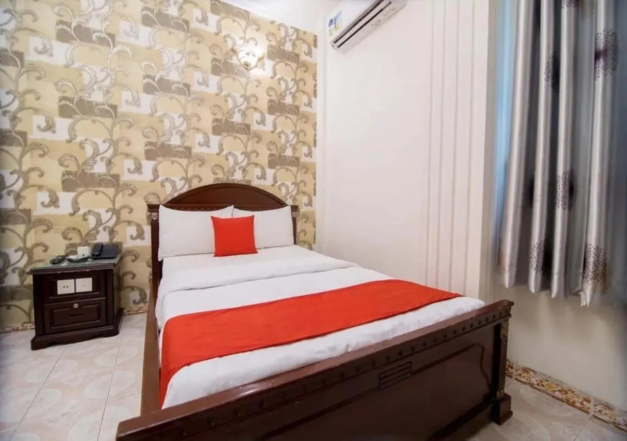 Bed in Tan Hoang Long Hotel