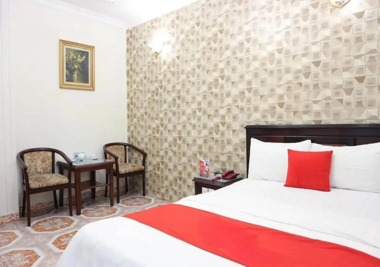 Bed in Tan Hoang Long Hotel