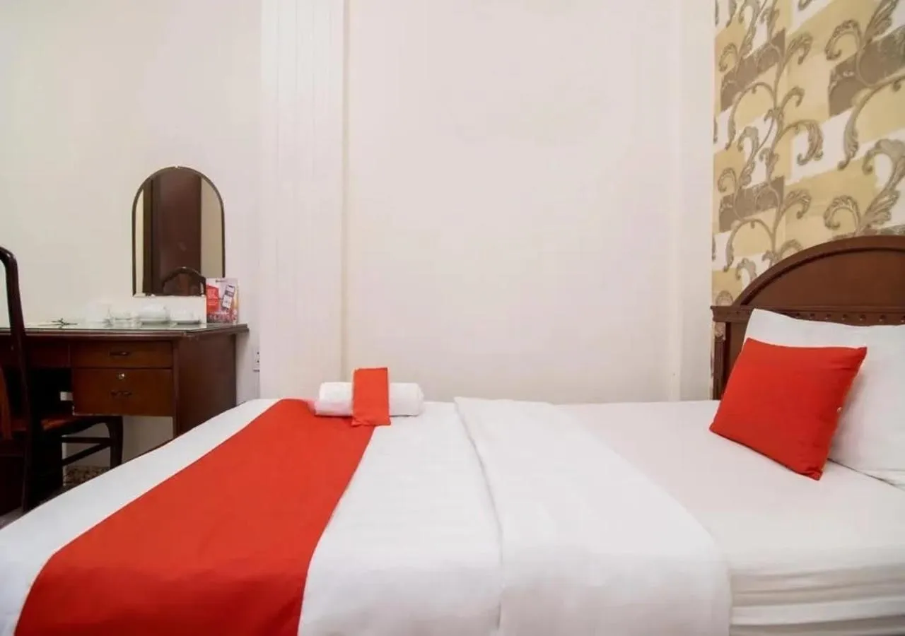 Bed in Tan Hoang Long Hotel