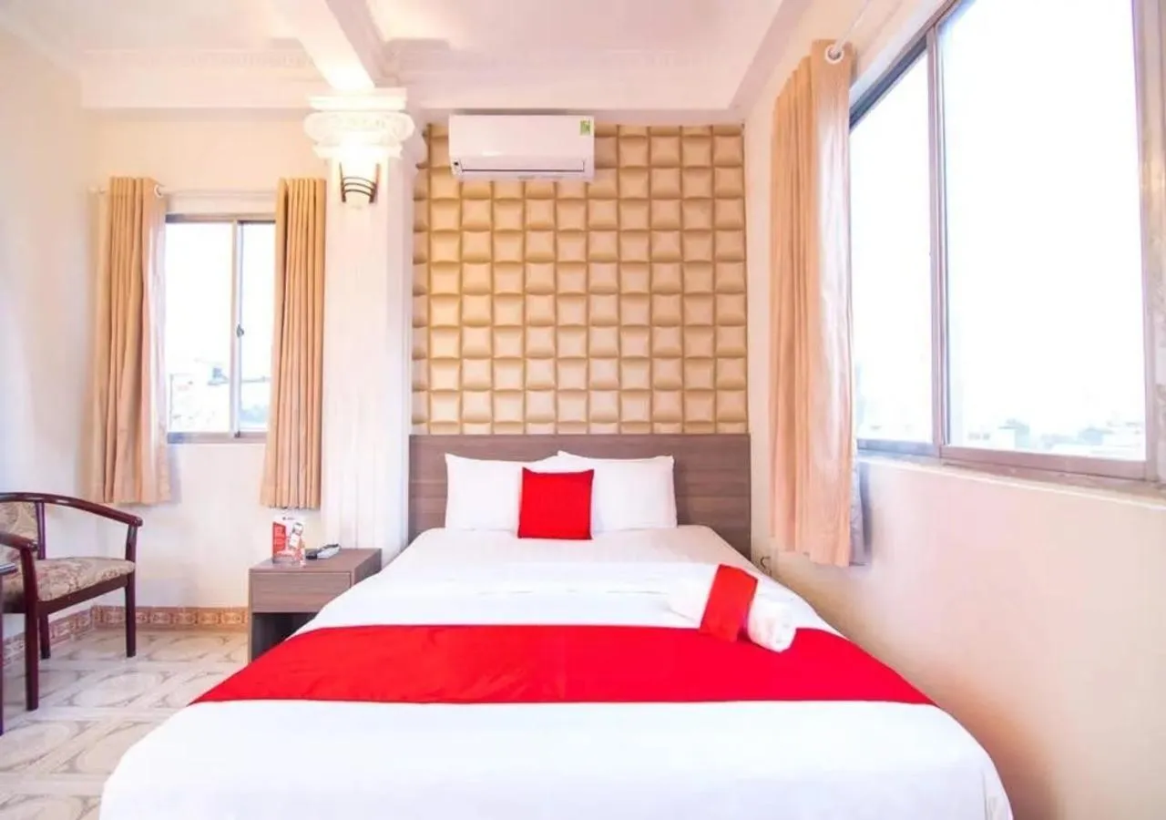 Bed in Tan Hoang Long Hotel