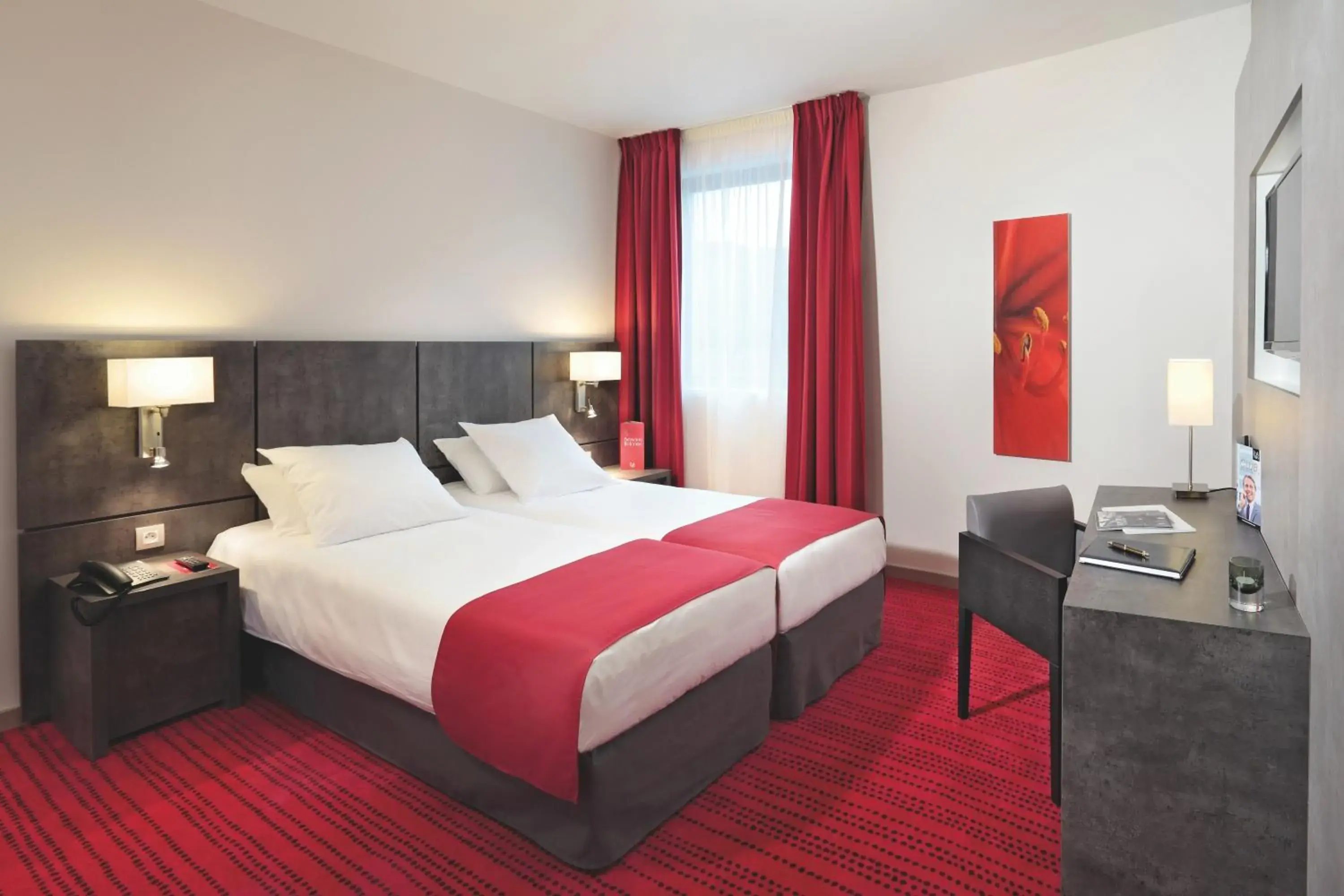 Bedroom, Bed in Appart'City Confort Grenoble Inovallée Bedroom, Bed in Appart'City Confort Grenoble Inovallée