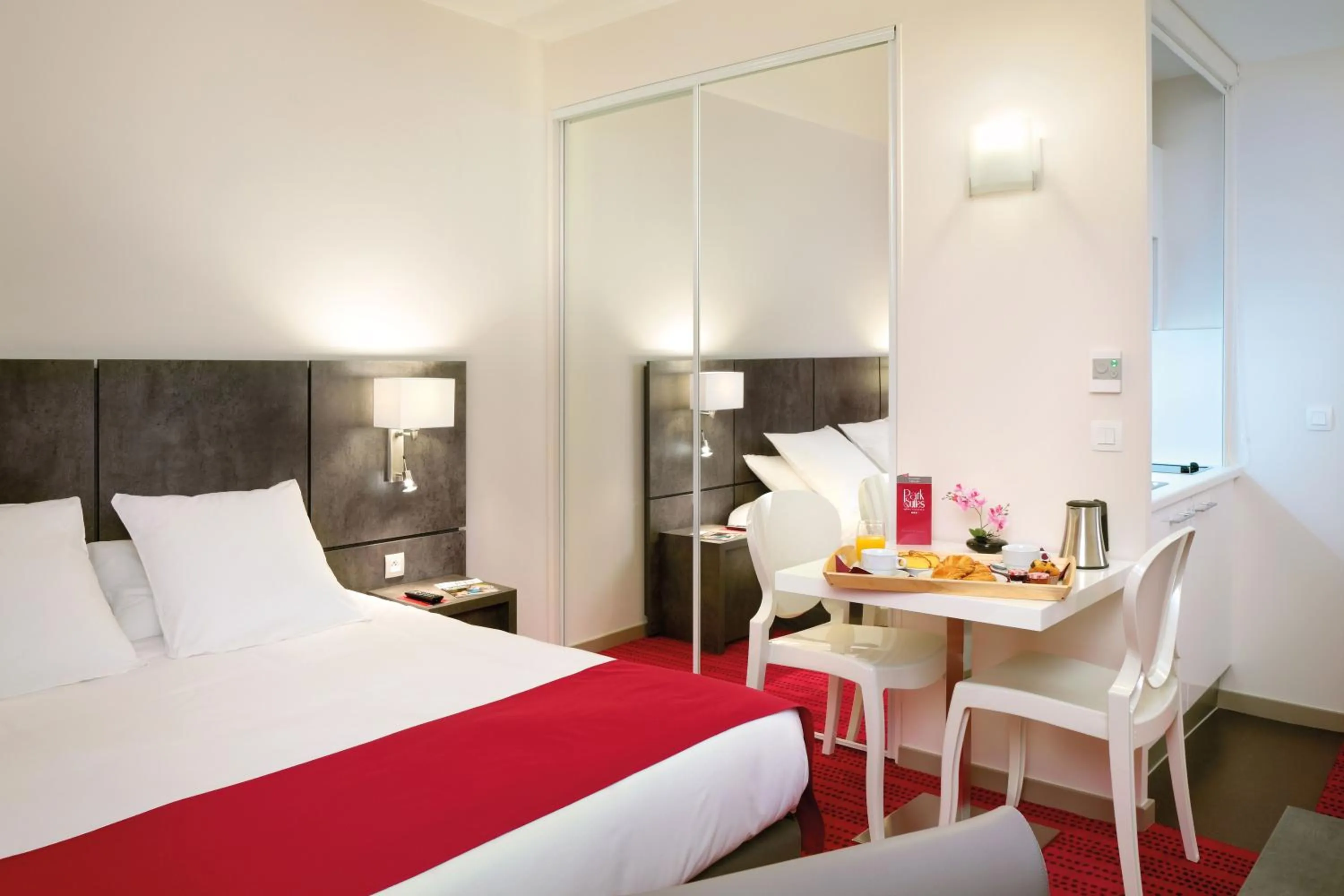 Bed in Appart'City Confort Grenoble Inovallée