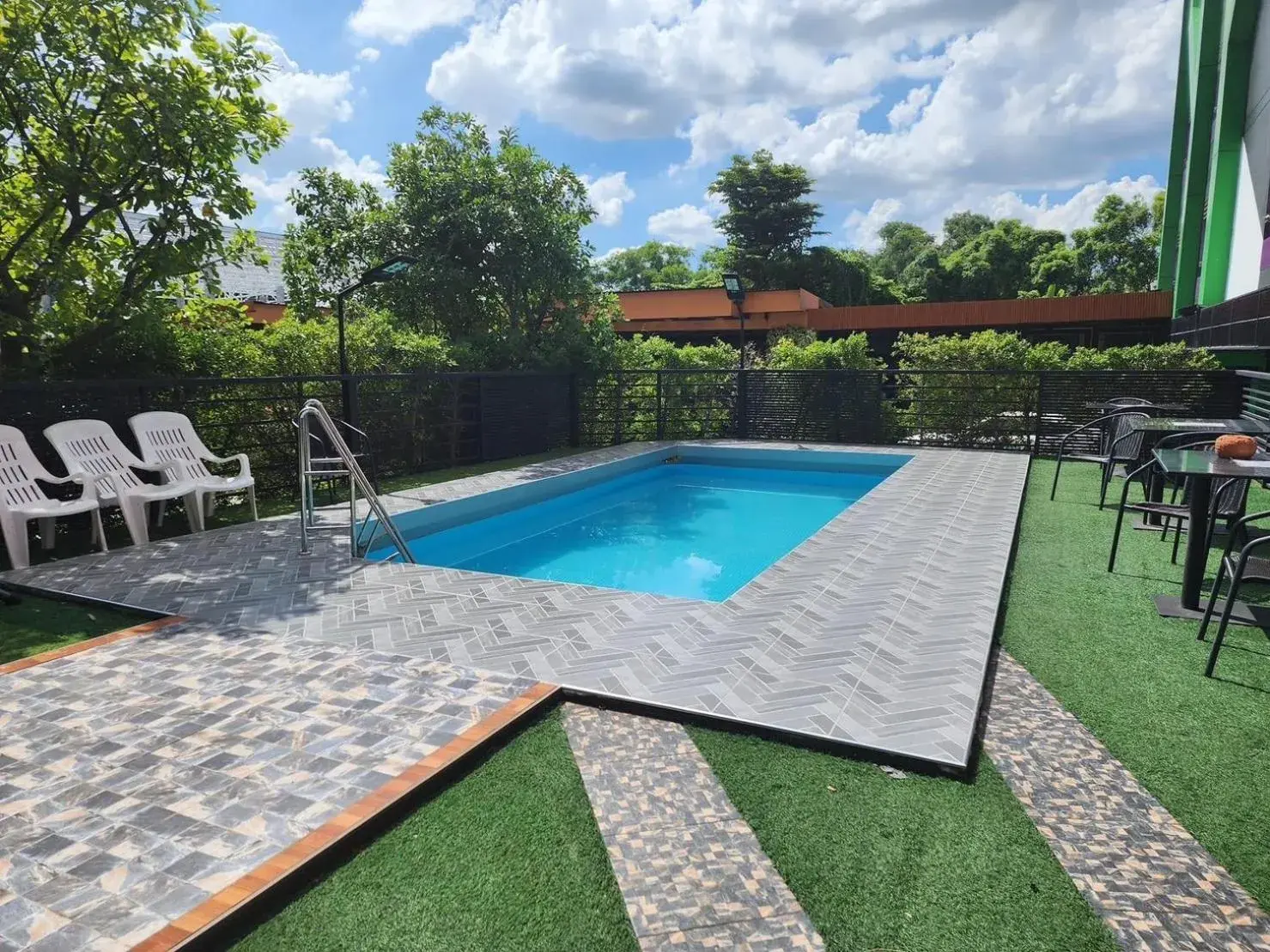 Swimming pool in The Breton Hotel Media Swimming pool in The Breton Hotel Media